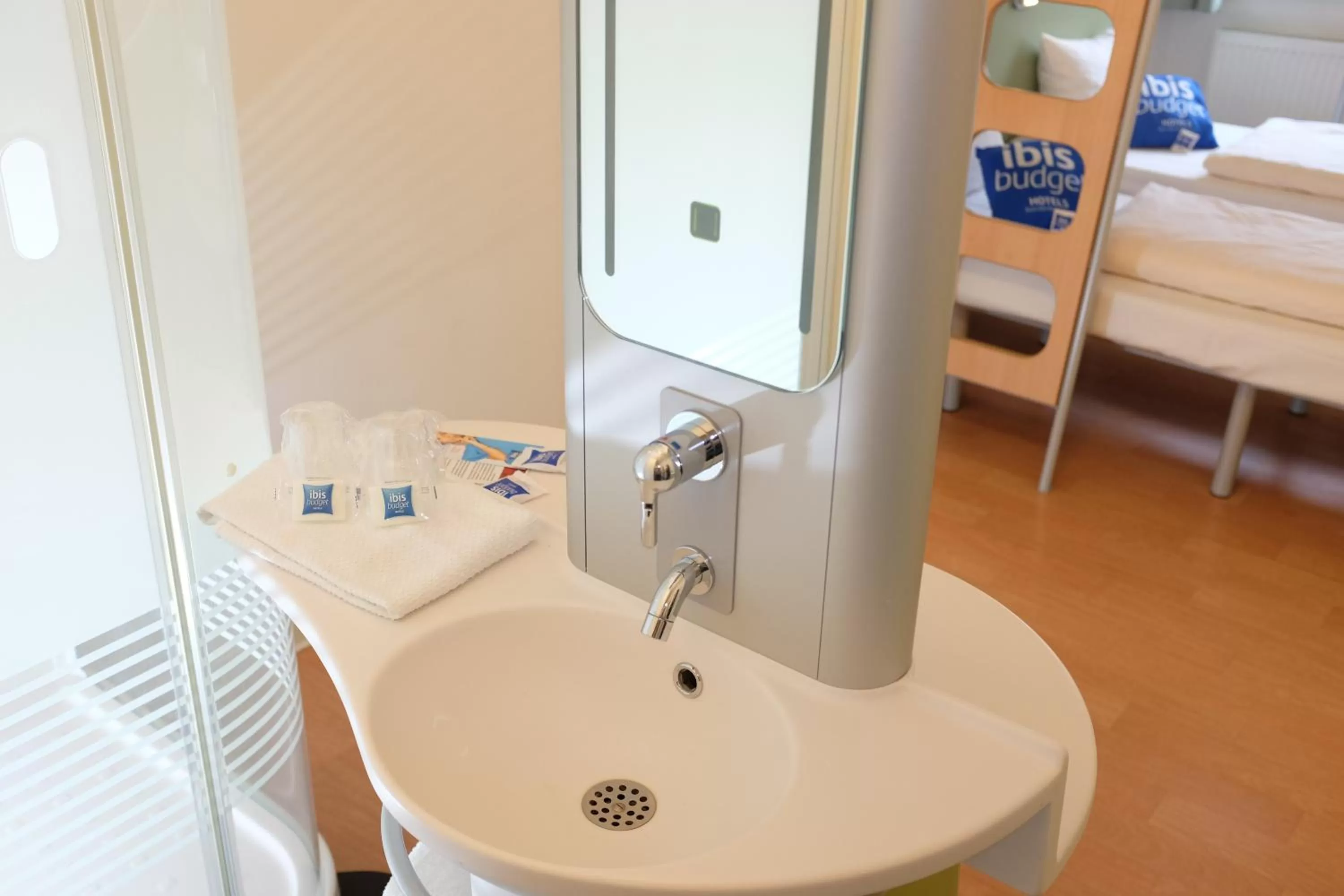 Standard Double Room in ibis budget Hotel BONN SÜD Königswinter