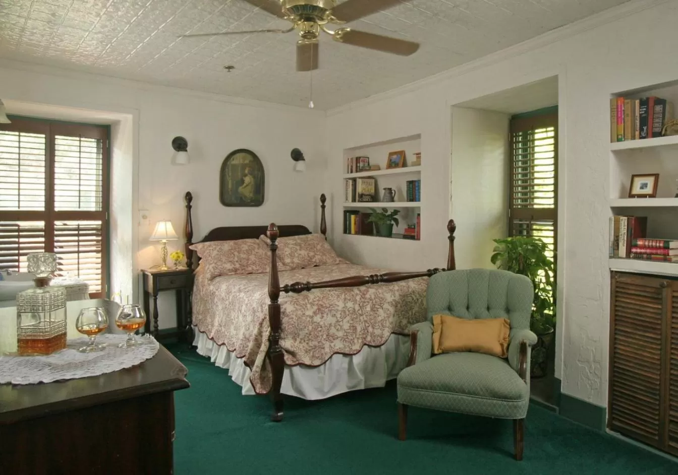 Queen Room in St. Francis Inn - Saint Augustine