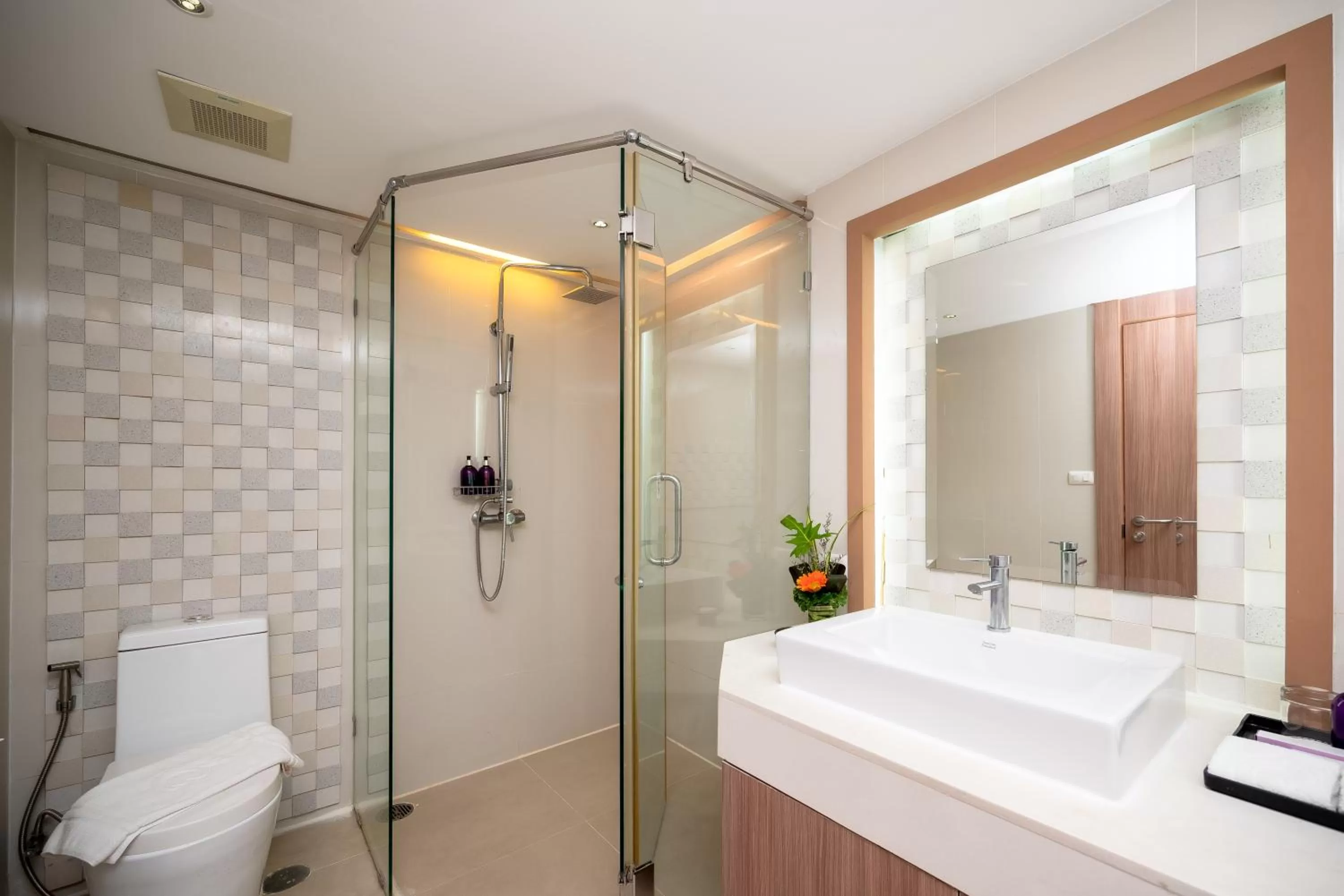 PREMIUM DELUXE - KING+SOFA BED in Centara Pattaya Hotel