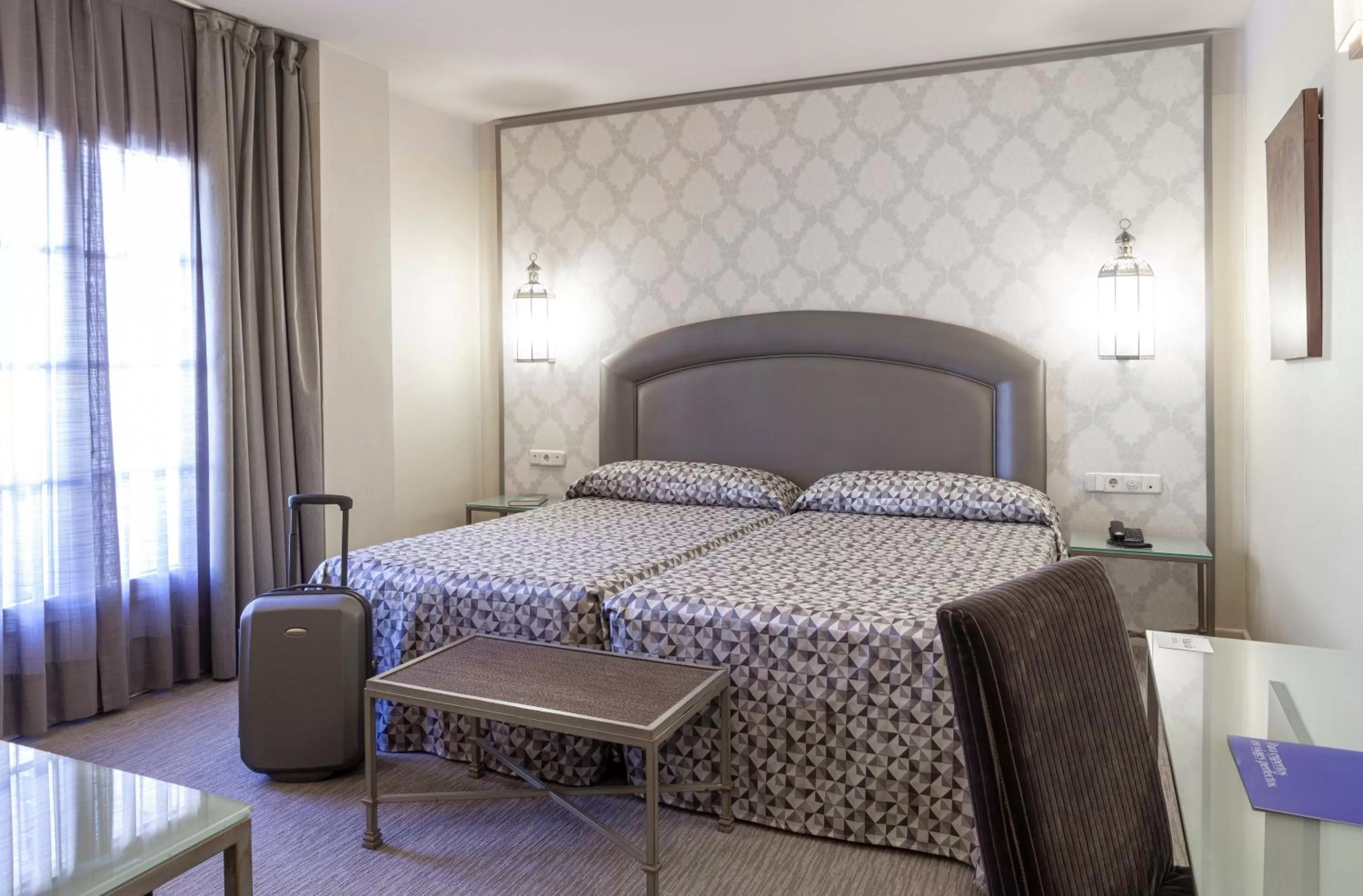 Twin Room with Terrace in Hotel Macià Alfaros