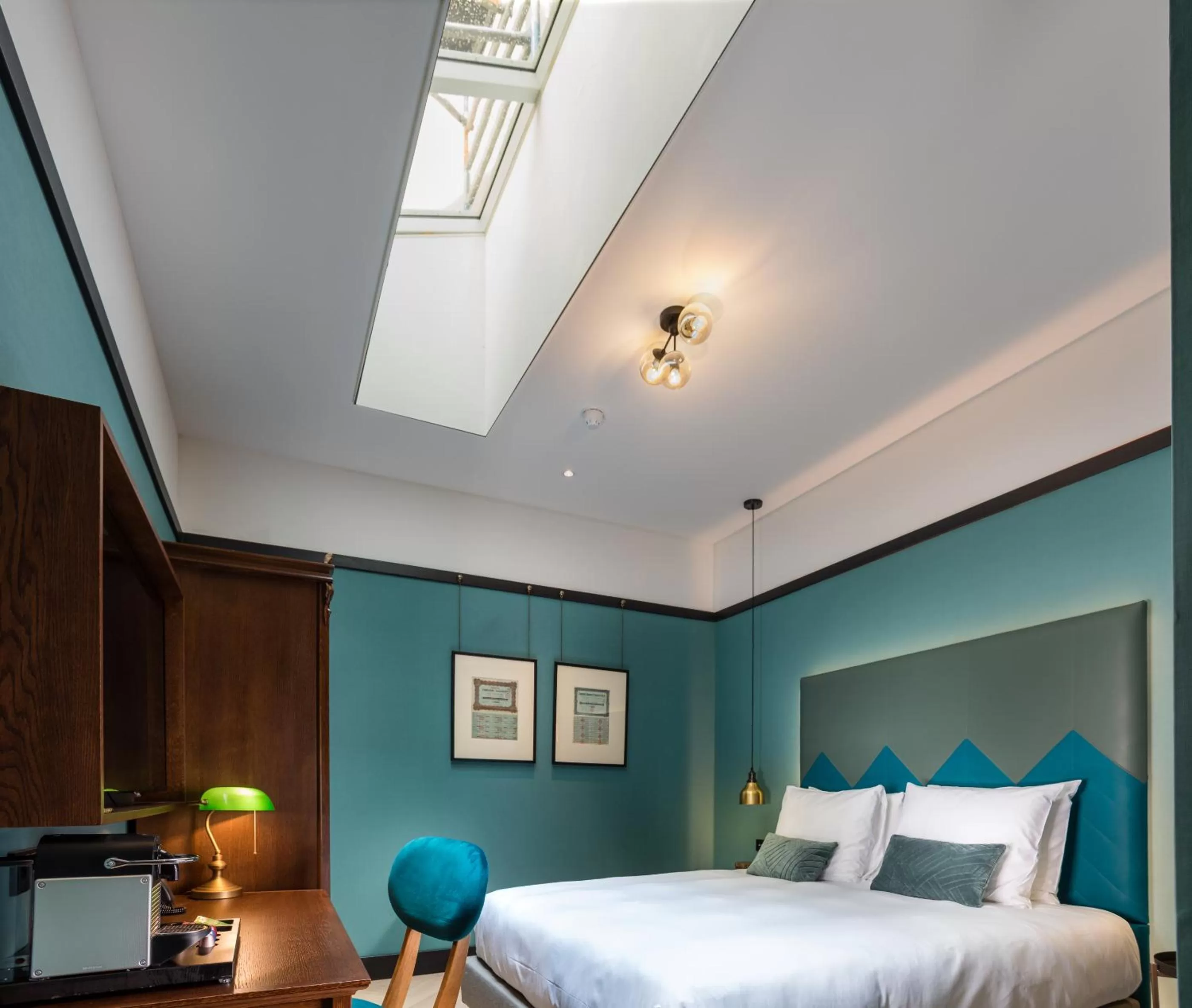 Two Connecting Economy Rooms in The Hendrick's Hotel