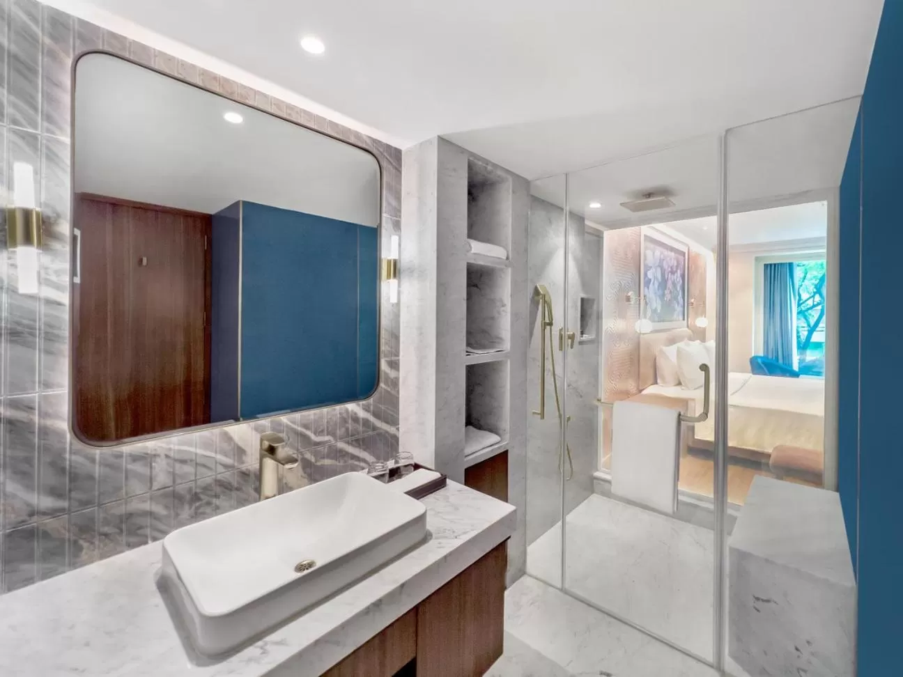 Premium Room King with Airport Transfers - single occupancy in Radisson Blu Hotel & Suites GRT Chennai