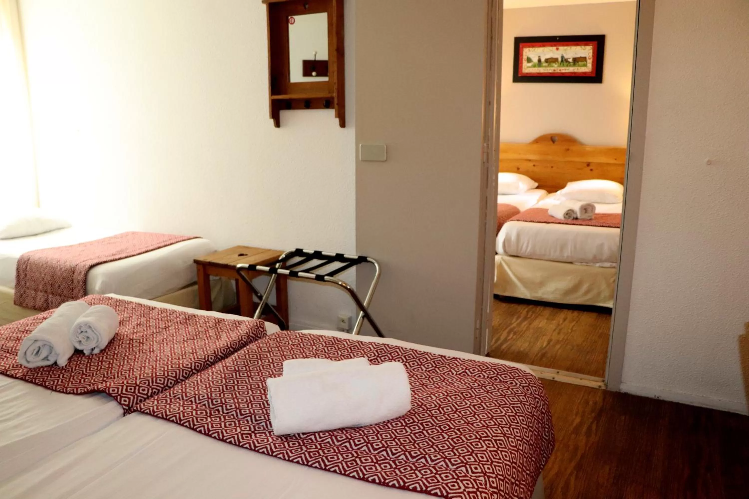 Two Connecting Double Rooms in The Originals Annemasse Sud - Porte de Genève