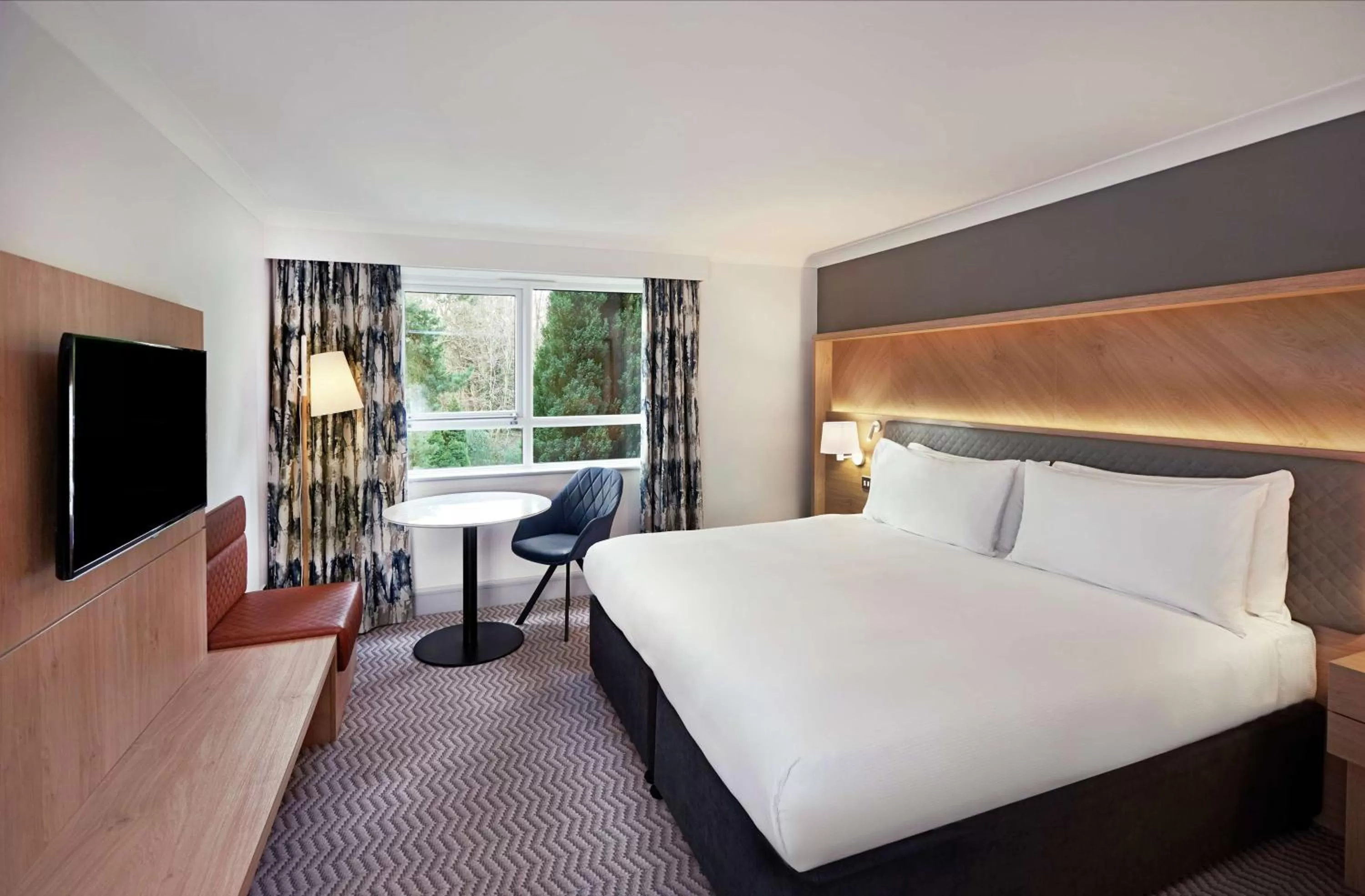Deluxe King Room in Hilton Cobham