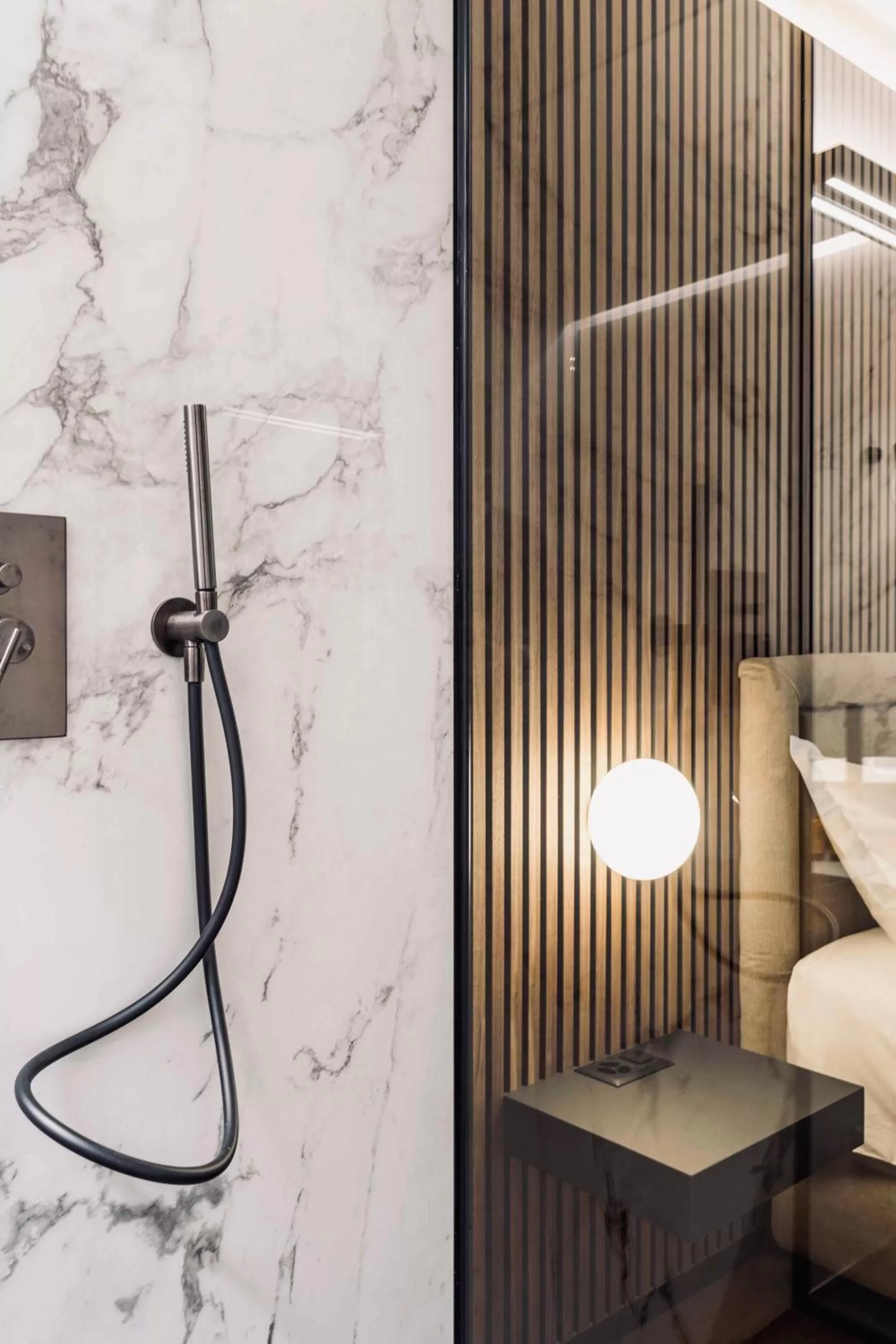 Queen Room in Smart Hotel Binario - Self Check-In