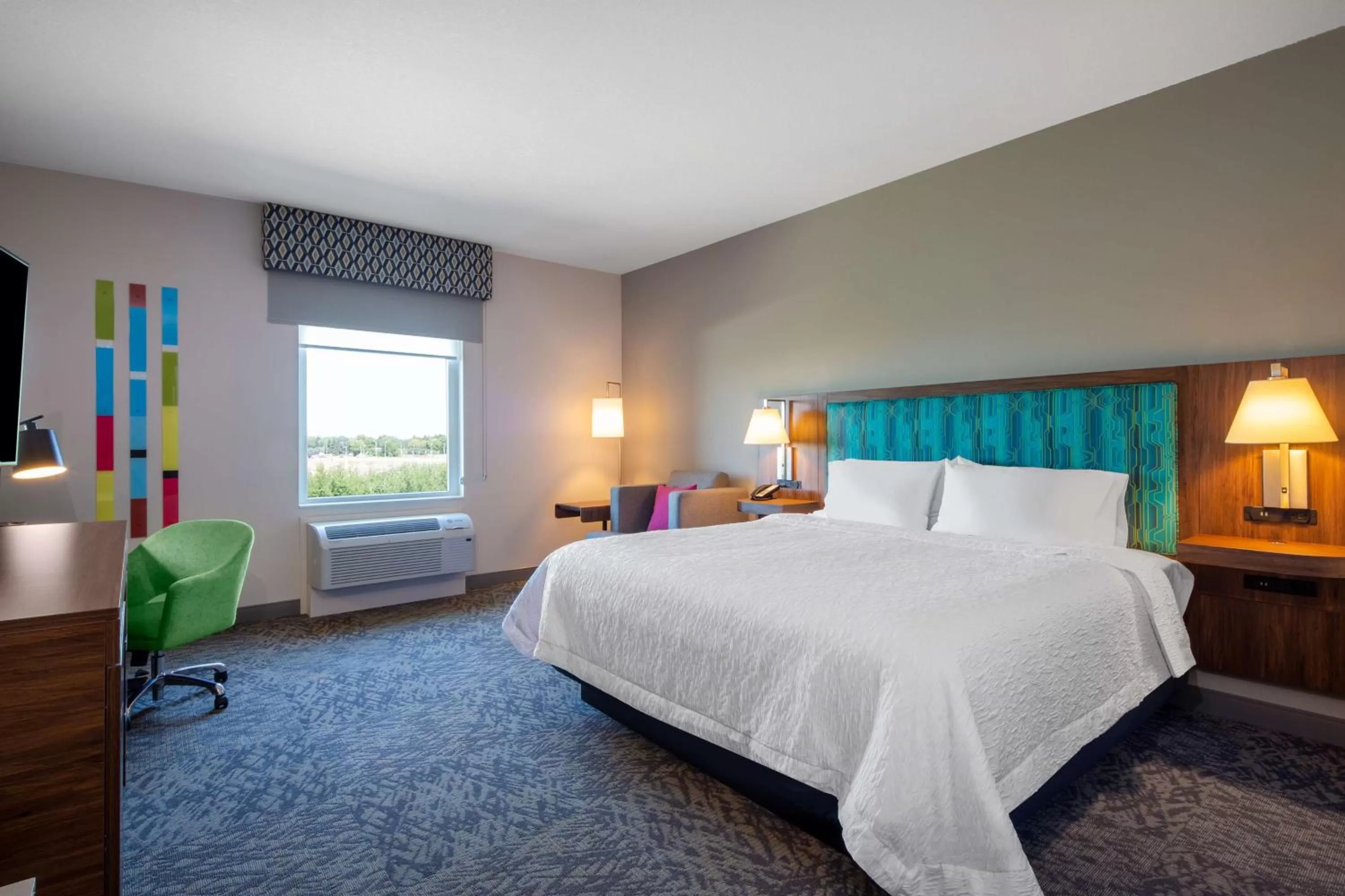 King Room in Hampton Inn & Suites Edmonton St. Albert, Ab