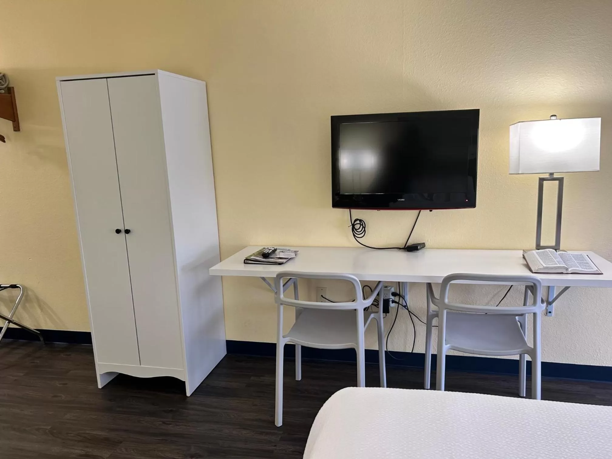 King Room with Hot Tub in Seven Gables Inn