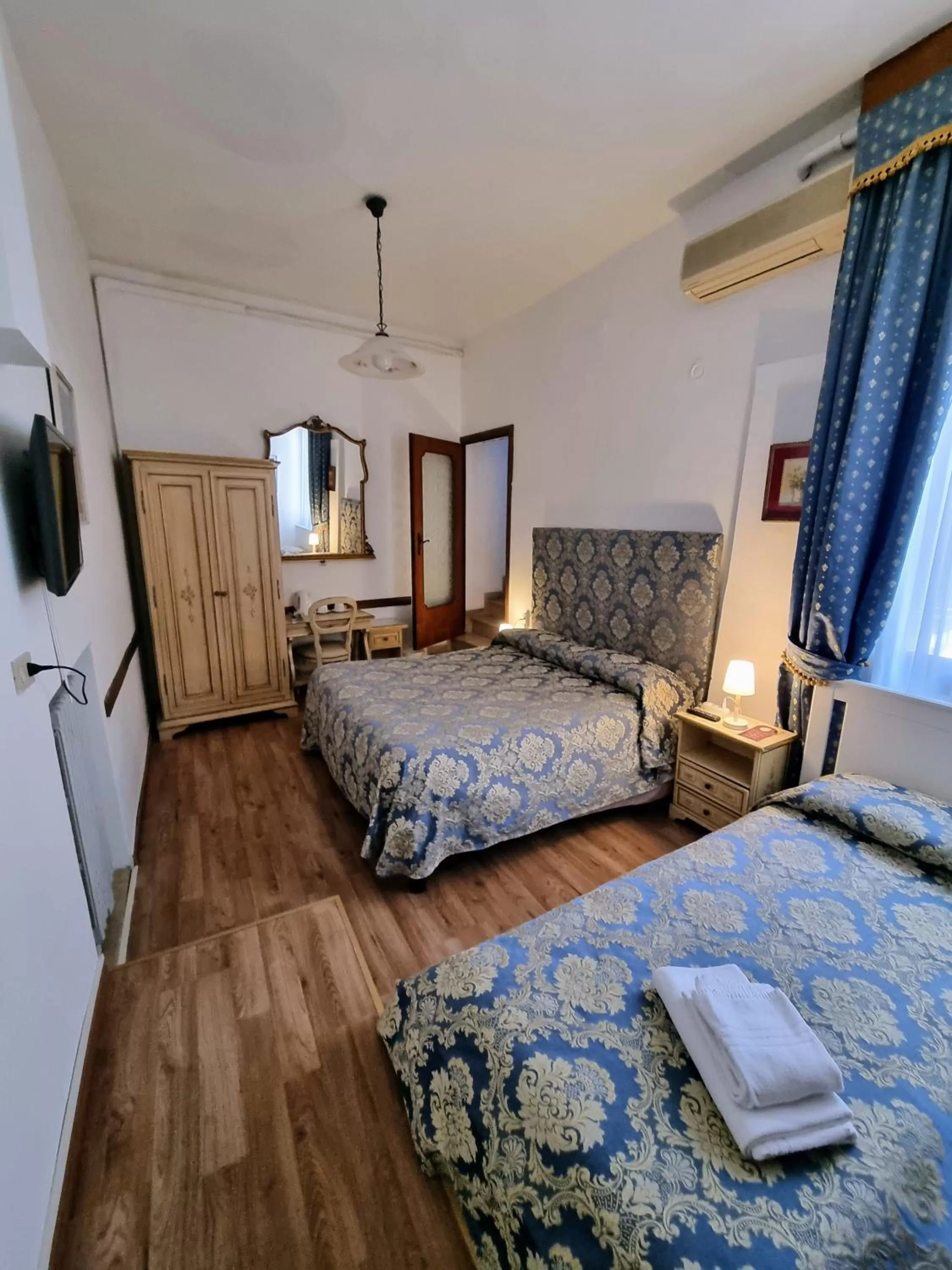 Triple Room with Balcony in Albergo Casa Peron