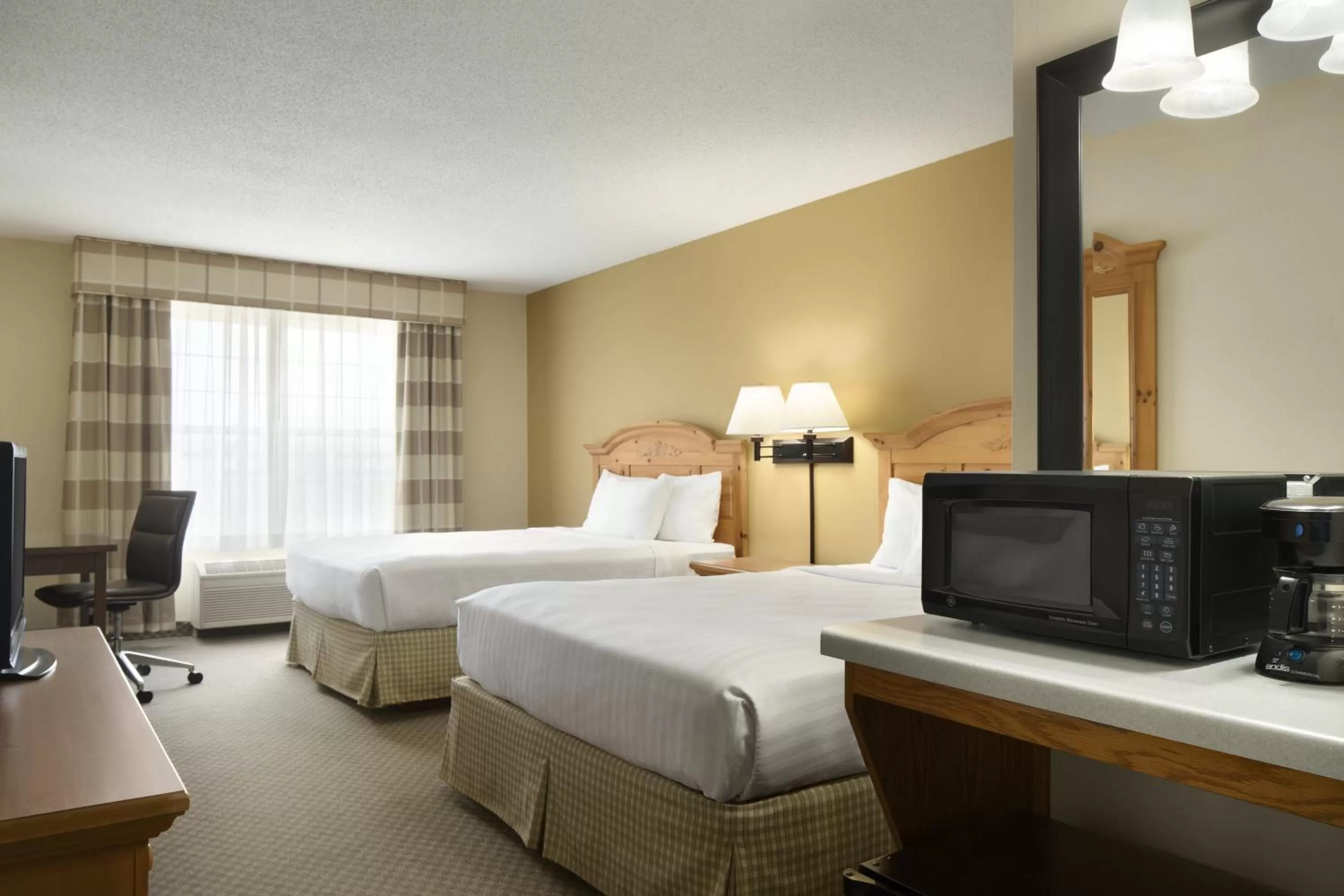 Queen Room with Two Queen Beds - Disability Access in Country Inn & Suites by Radisson, Grinnell, IA
