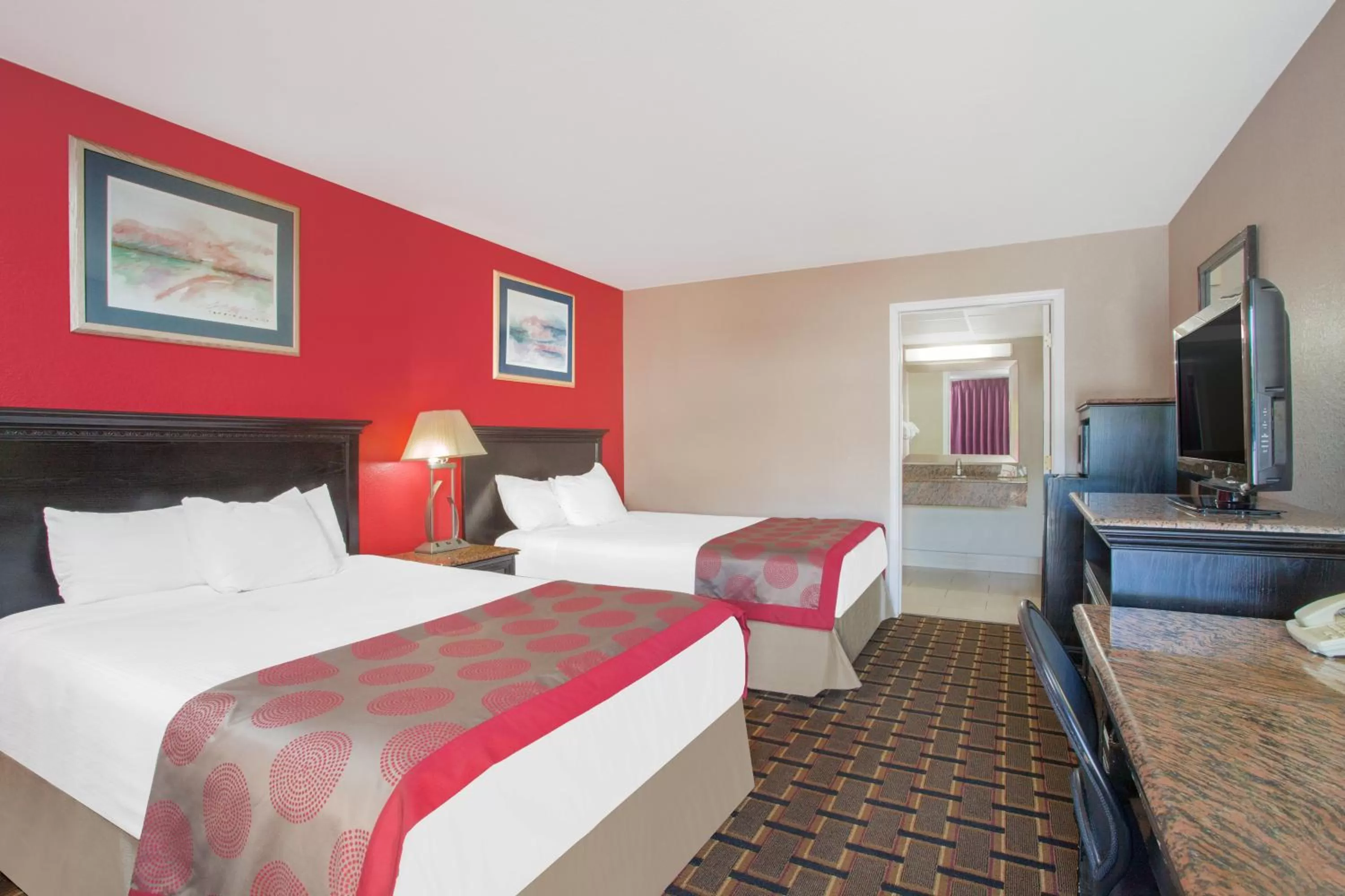 Deluxe Room with Two Double Beds - Disability Access - Non-Smoking in Ramada by Wyndham Edgewood Hotel & Conference Center