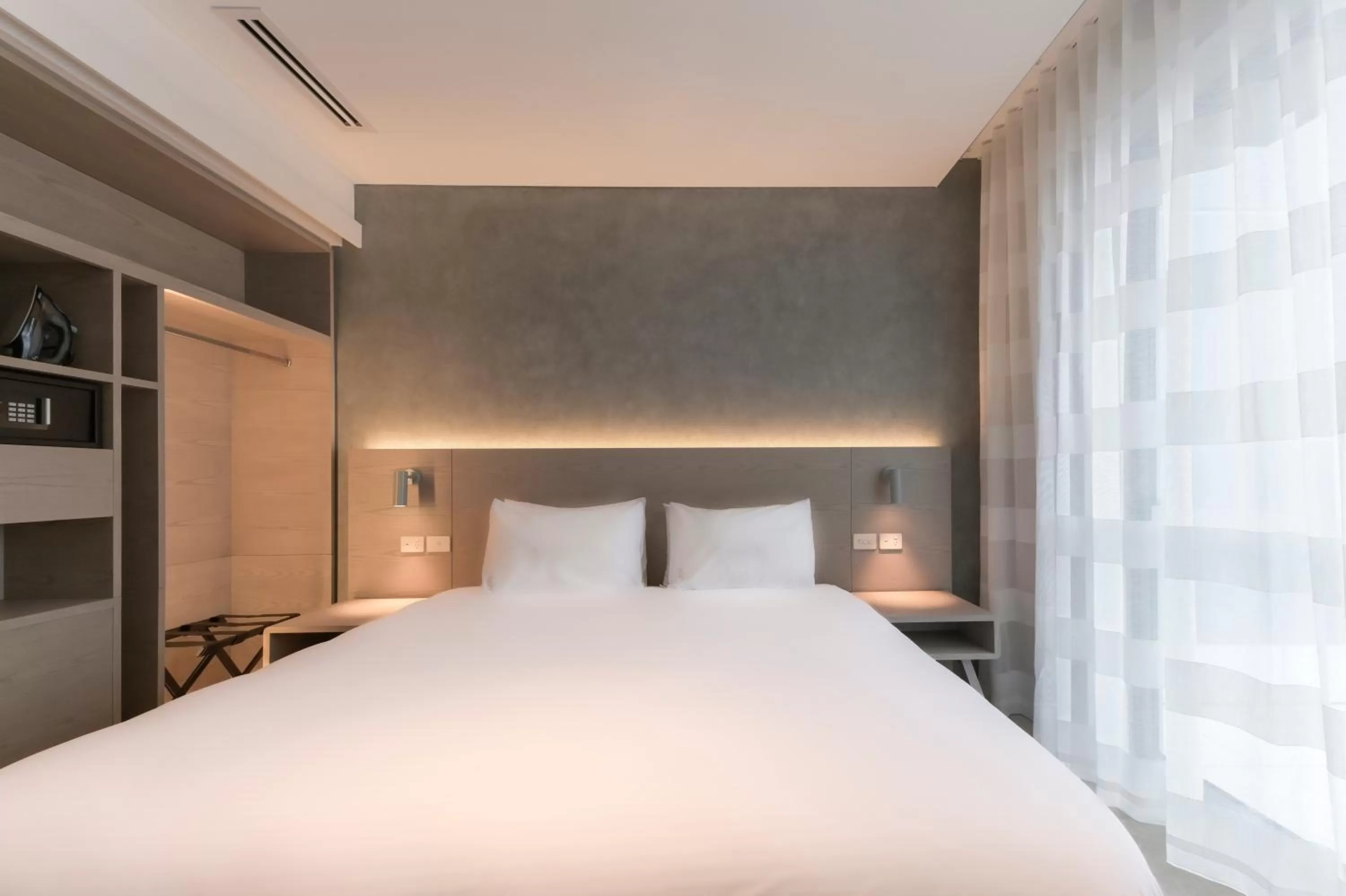 Standard King Room with Patio in Holiday Inn Express & Suites Sunshine Coast, an IHG Hotel