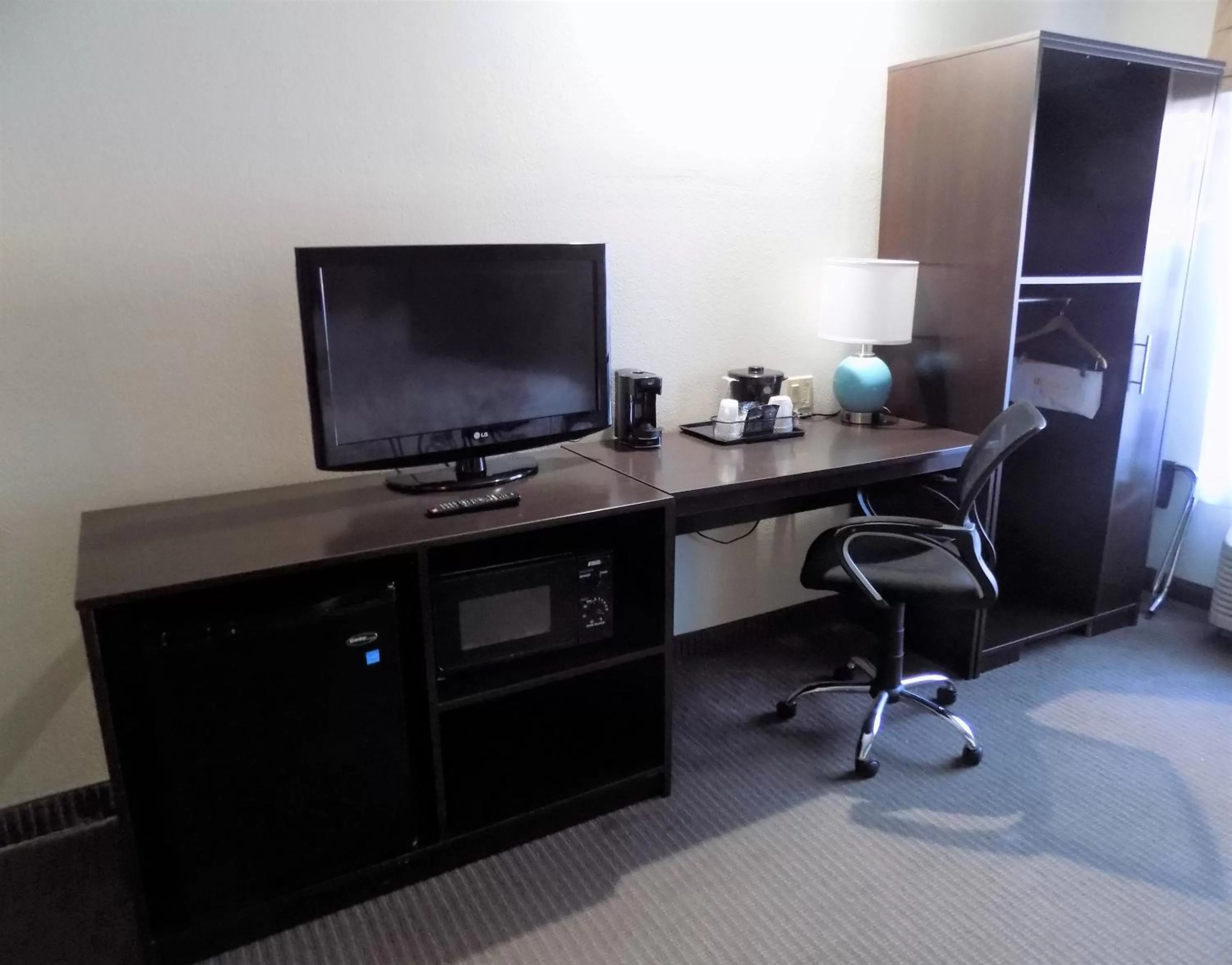 King Room - Disability Access/Non-Smoking in Sleep Inn and Conference Center