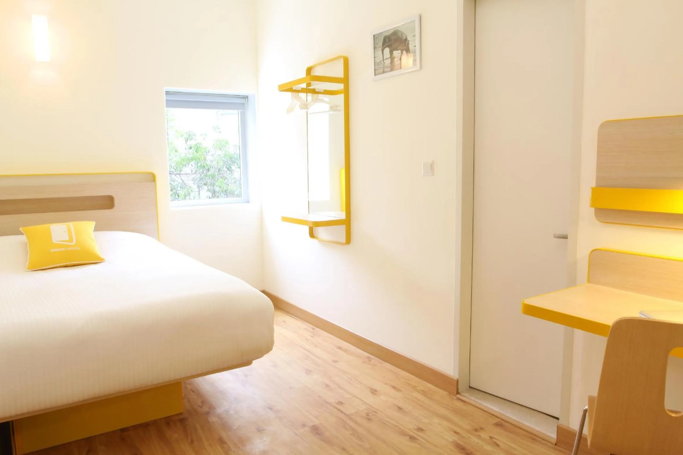 Standard Queen Room - single occupancy in Bloomrooms @ Link Road