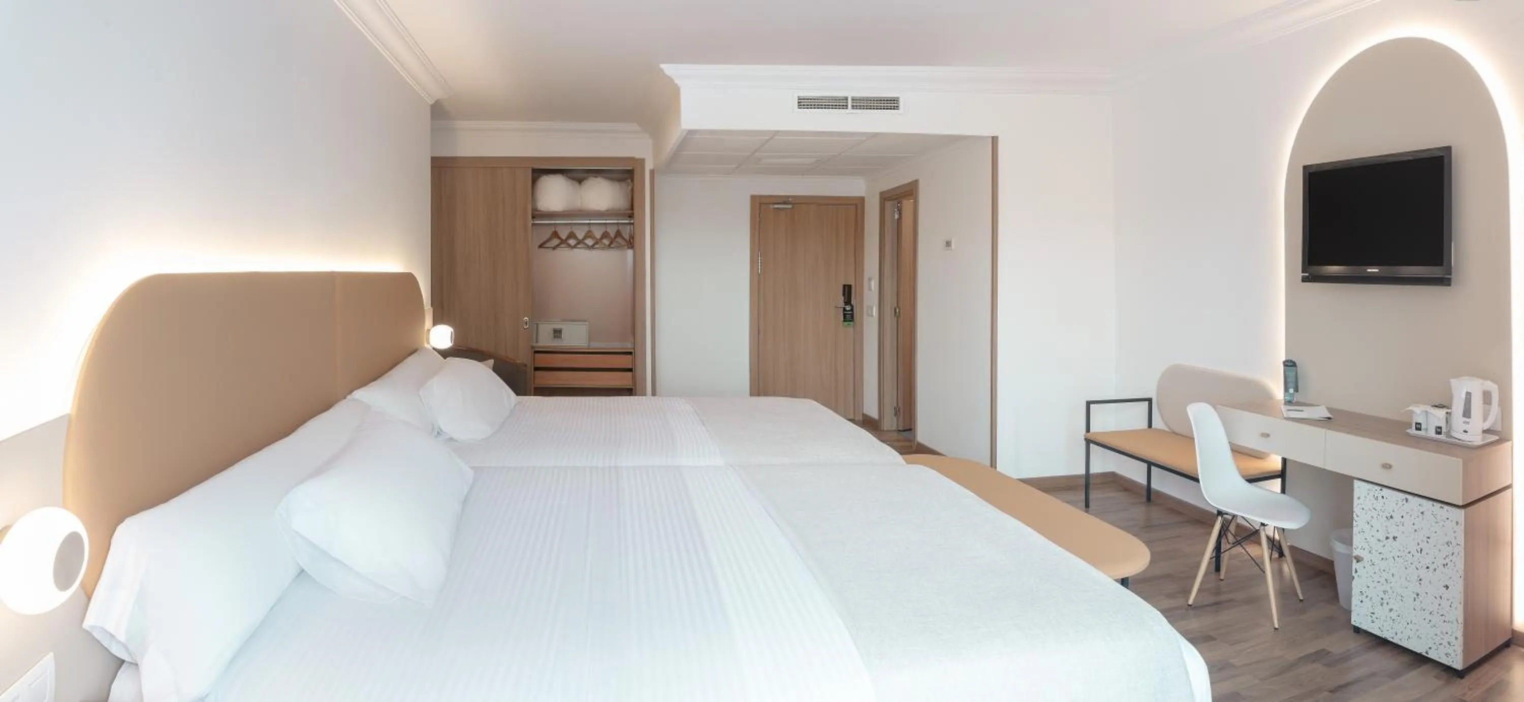 Deluxe Triple Room with Terrace (3 Adults)  in Hotel RH Victoria & Spa 4 Sup