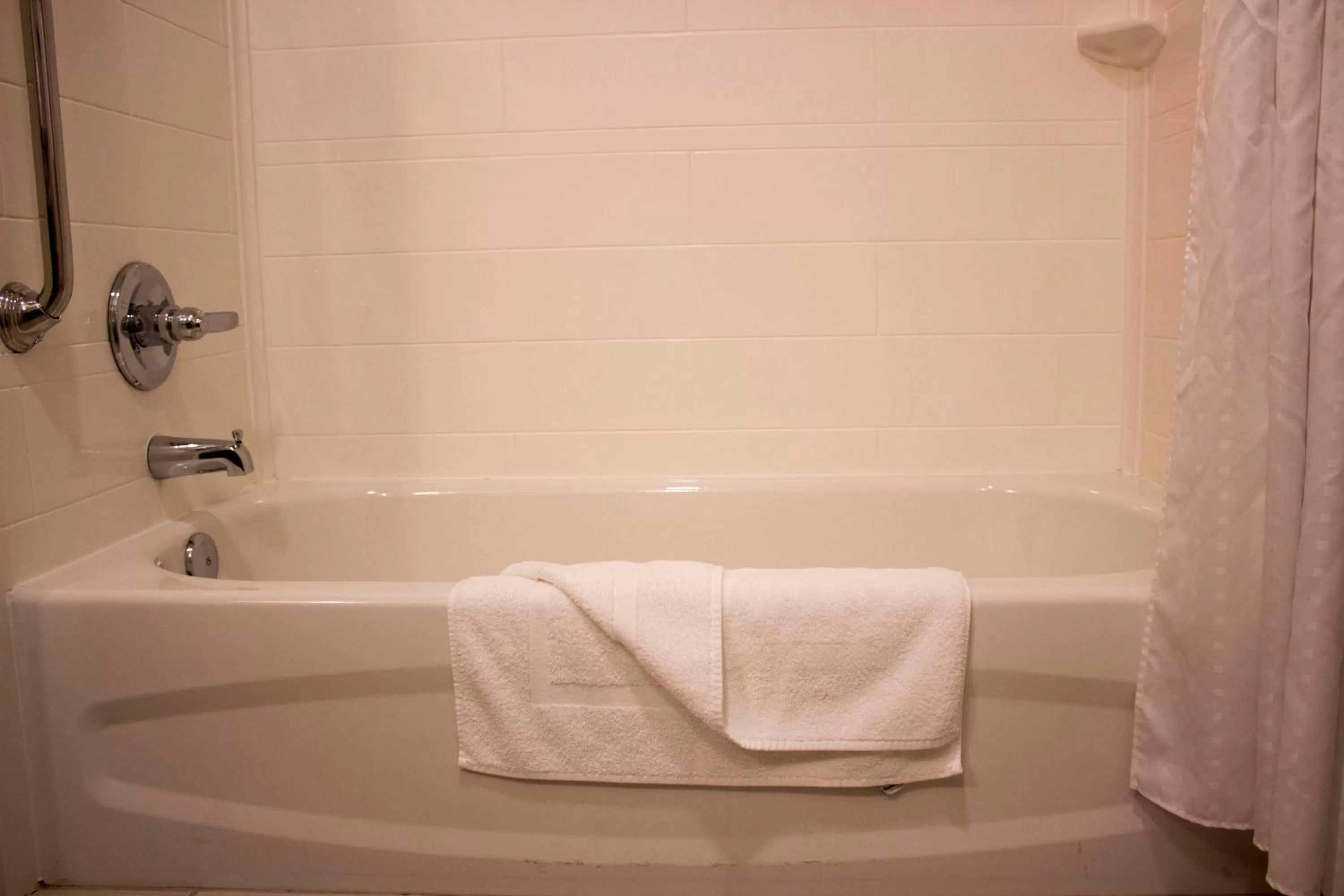 Queen Room with Two Queen Beds - Disability Access in Holiday Inn Express and Suites Tahlequah, an IHG Hotel