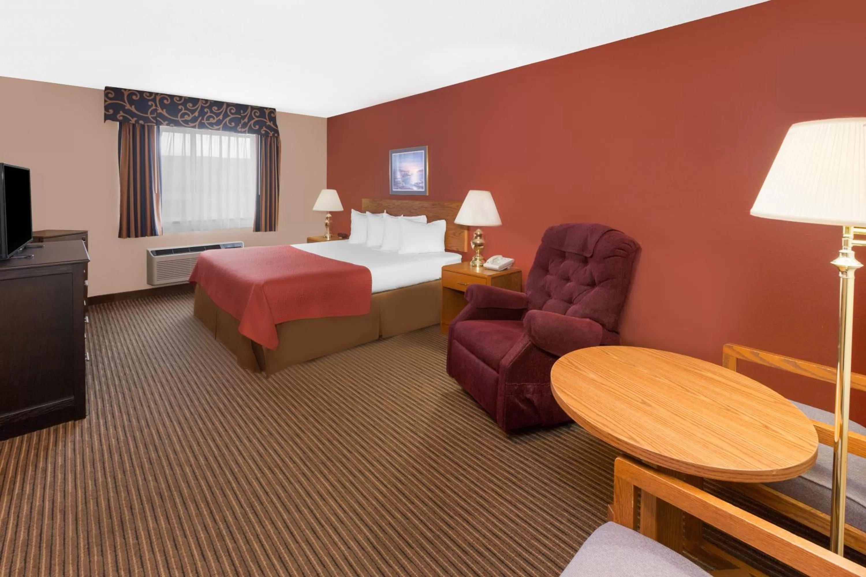 King Room - Non-Smoking in Super 8 by Wyndham St. Ignace