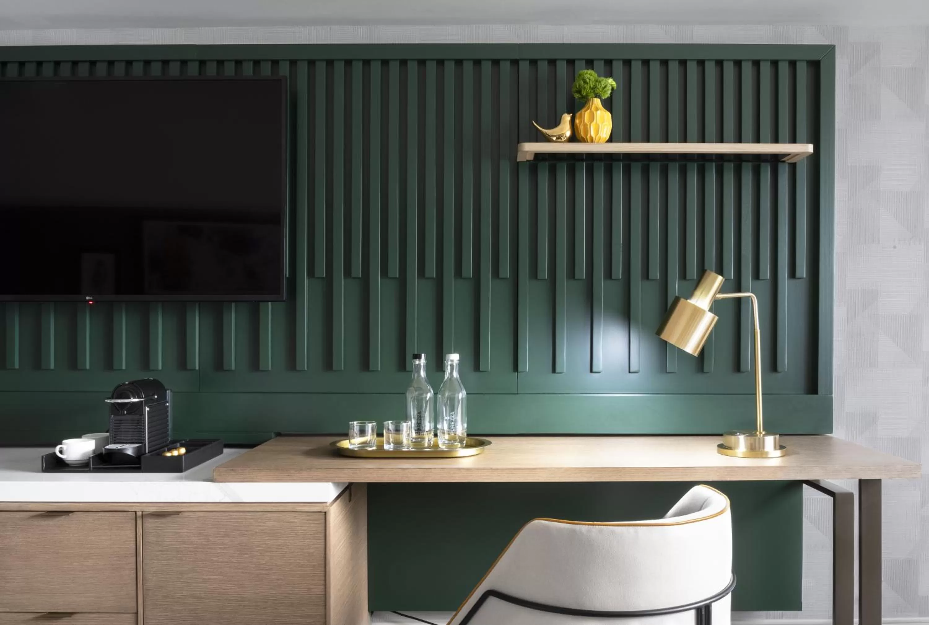 2 Queen Standard Room City View in voco Chicago Downtown - Riverwalk by IHG