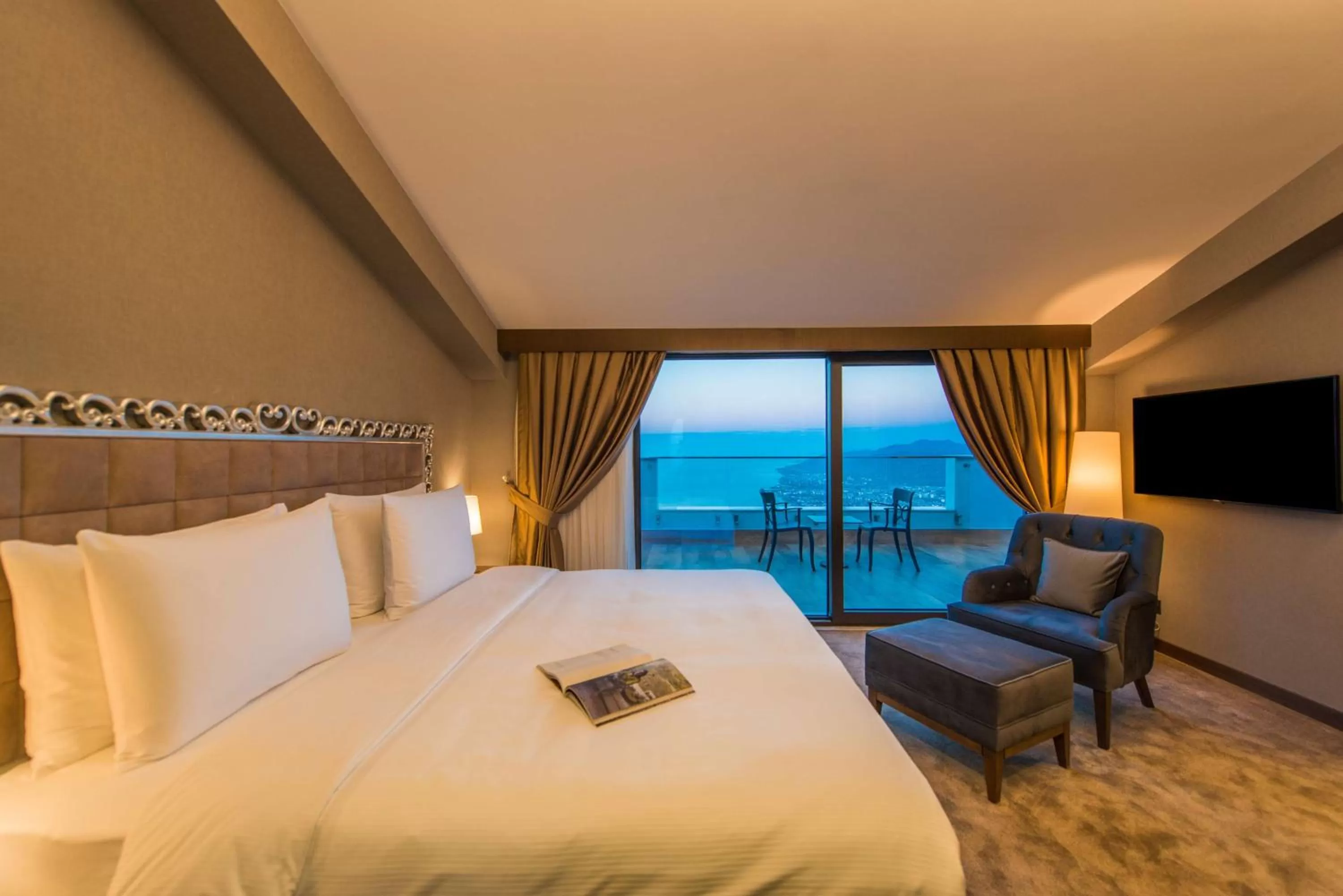 Two-Bedroom Suite in Radisson Blu Hotel, Ordu