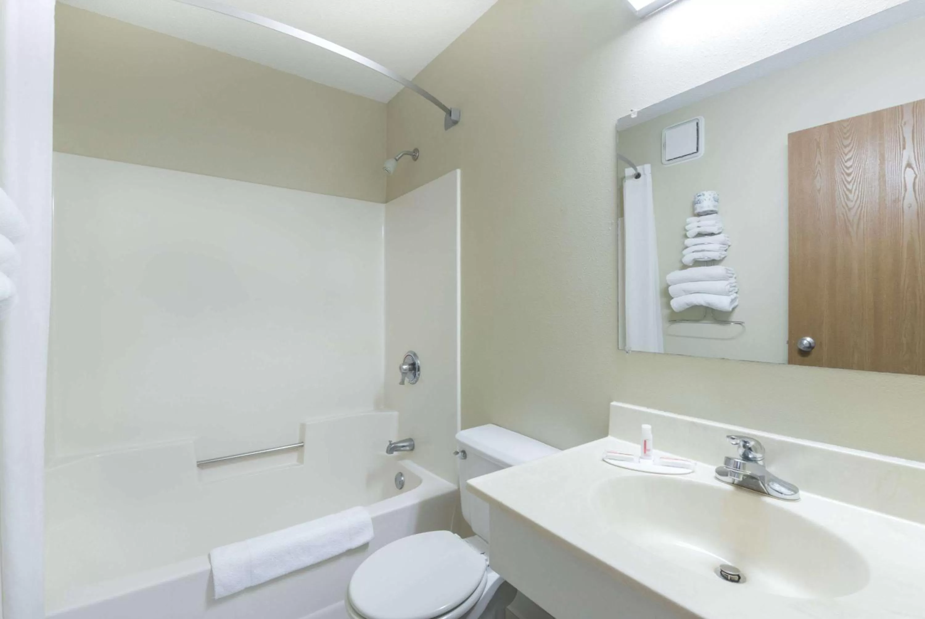 Queen Room - Non-Smoking in Super 8 by Wyndham Perham