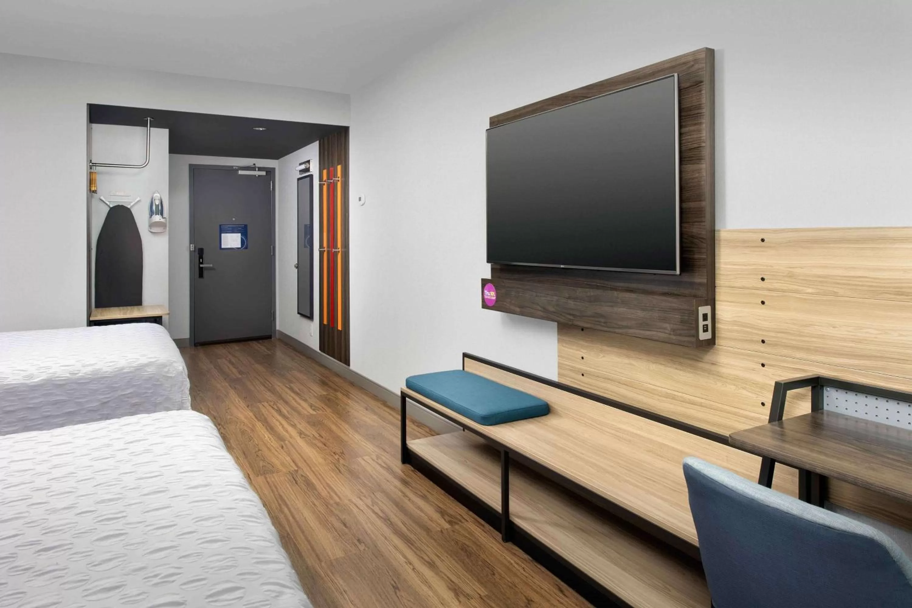 Queen Room with Two Queen Beds - Hearing Access in Tru By Hilton Nashville Downtown Convention Center