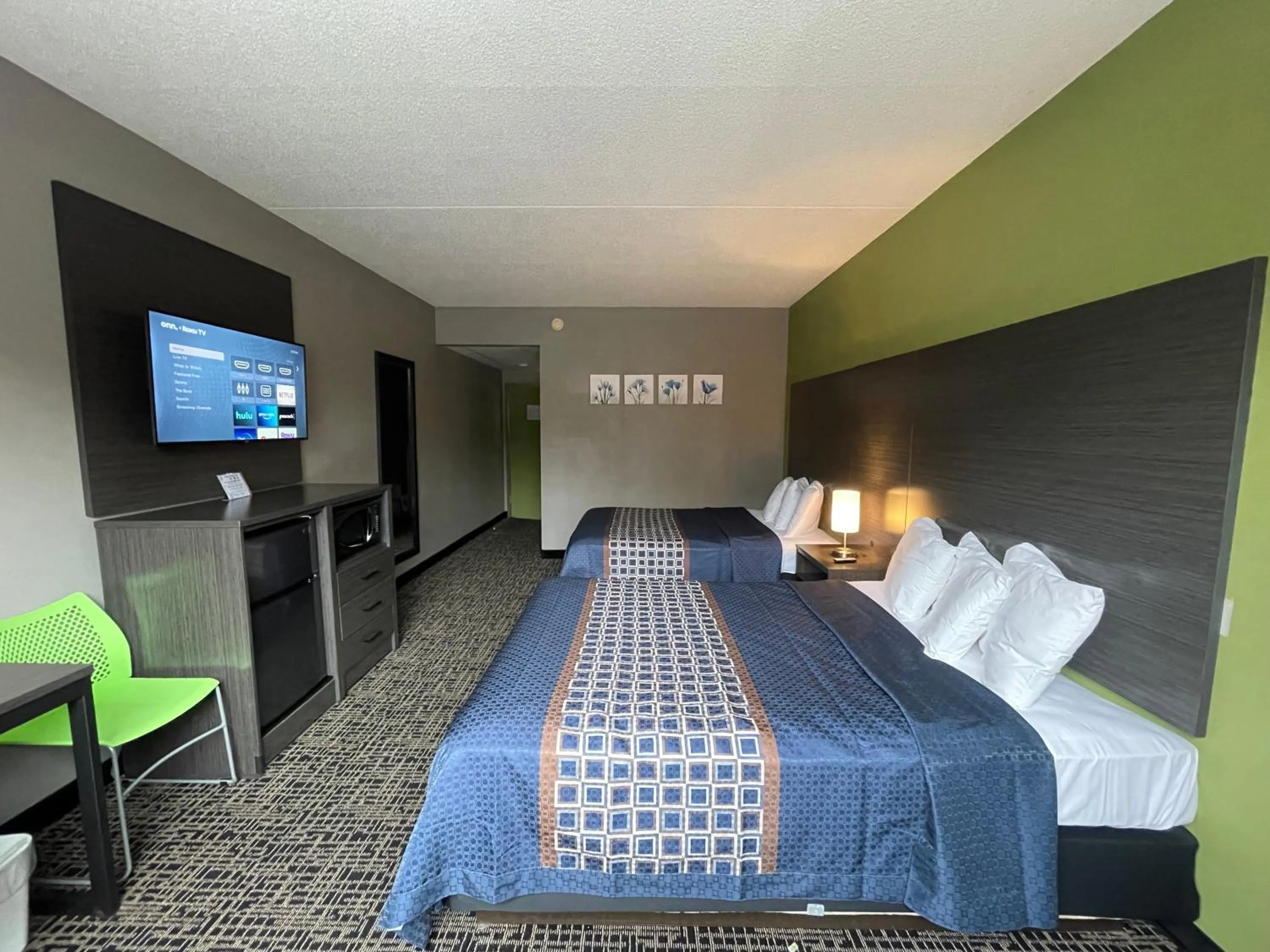 Standard Queen Room with Two Queen Beds - Mobility Accessible/Non-Smoking in Wingate by Wyndham Lake George