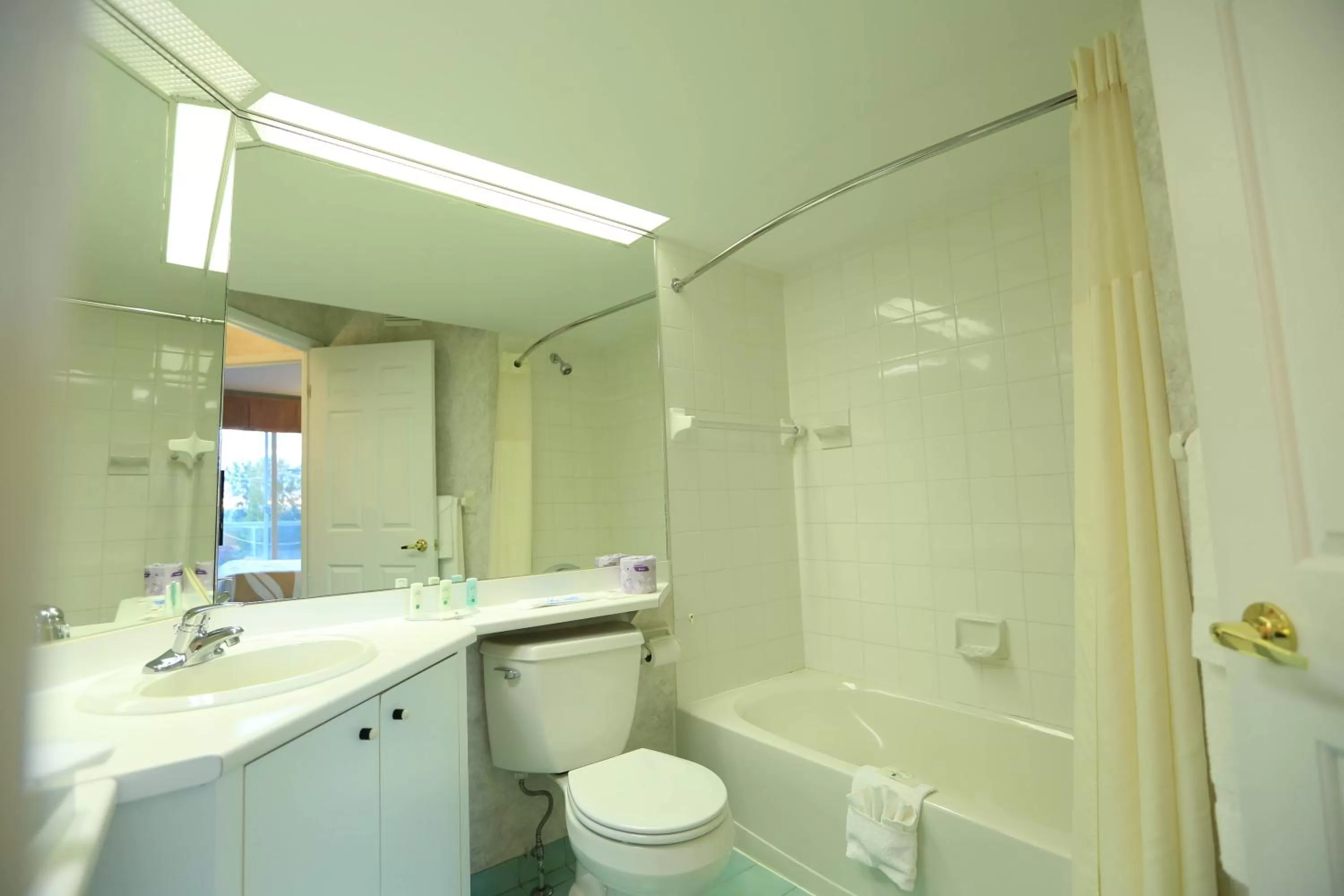 Toilet in Quality Suites