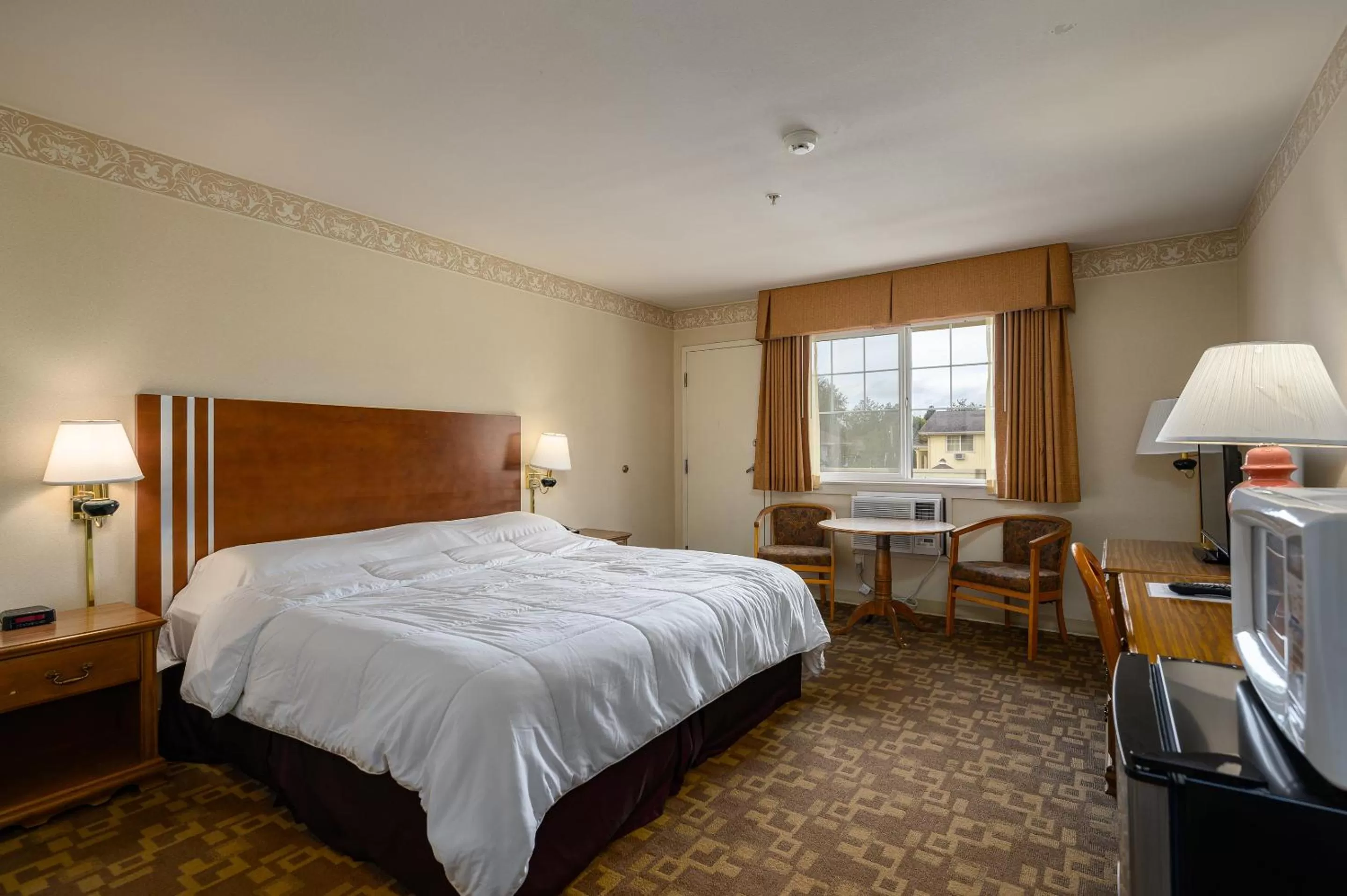 King Room in Three Rivers Inn Sedro Woolley