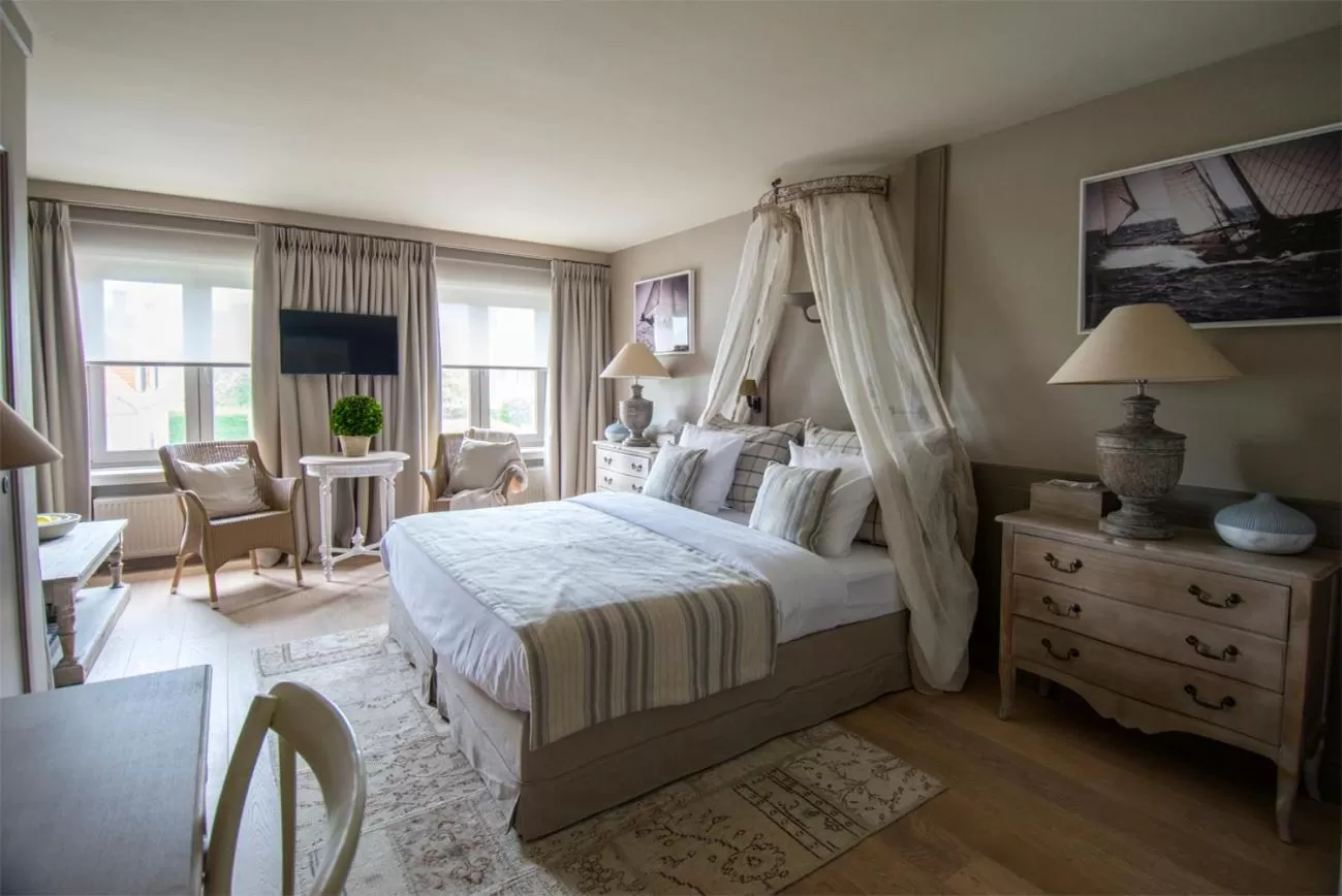 Mini Suite - single occupancy in Lebeaubylivingroom Hotel