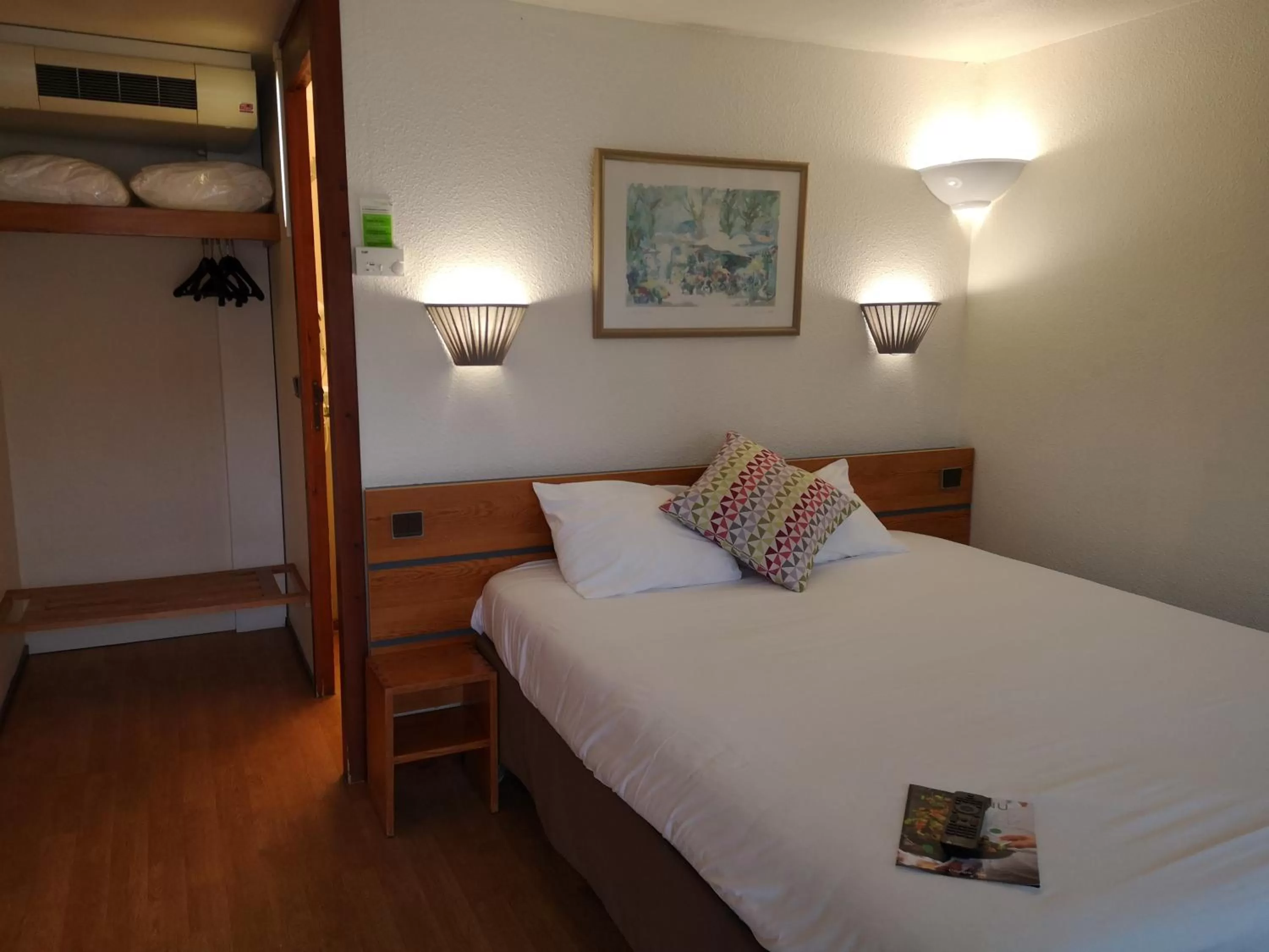 Standard Twin Room in Campanile Angers Ouest - Beaucouzé