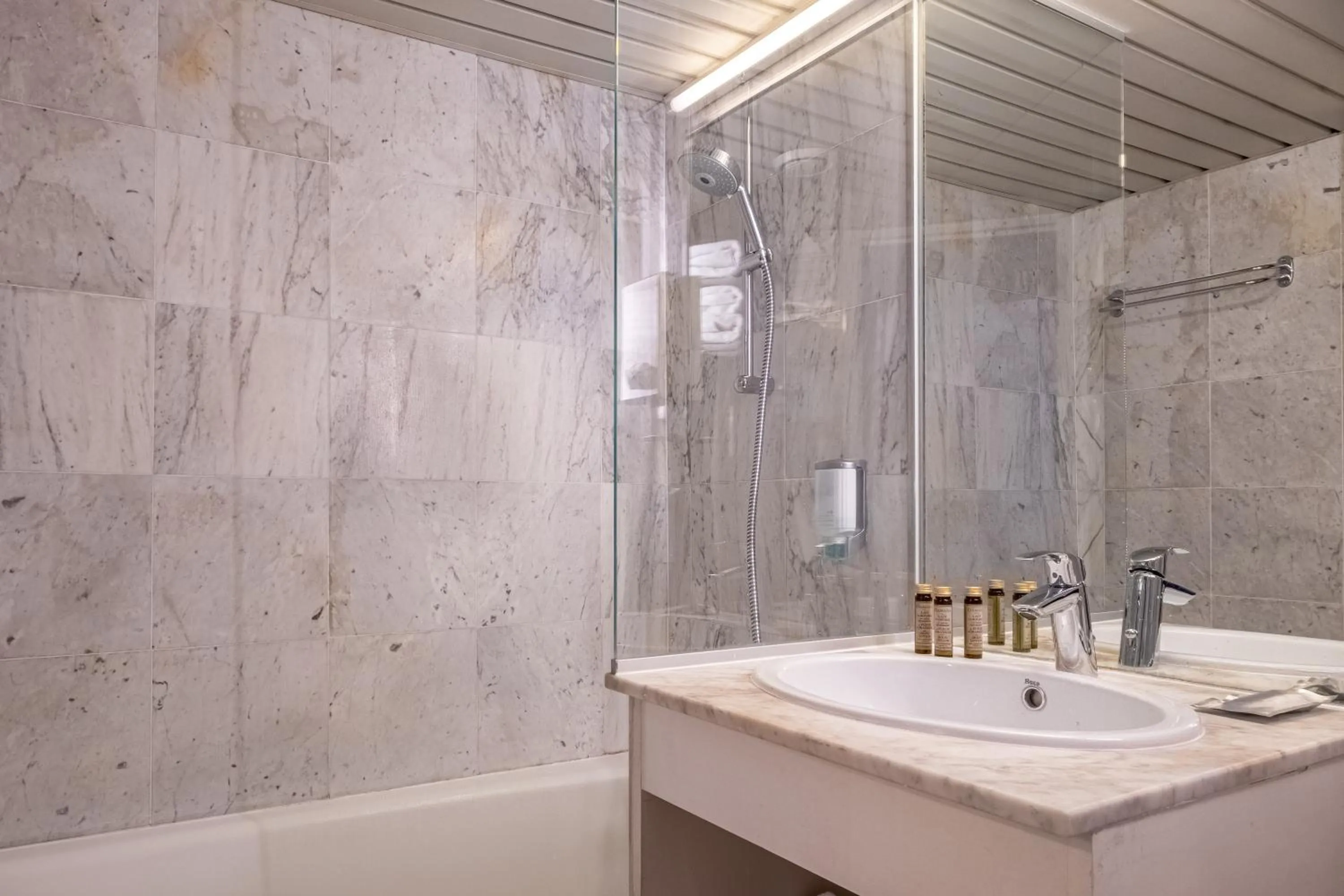 Double or Twin Room in Hôtel Baudelaire Opéra