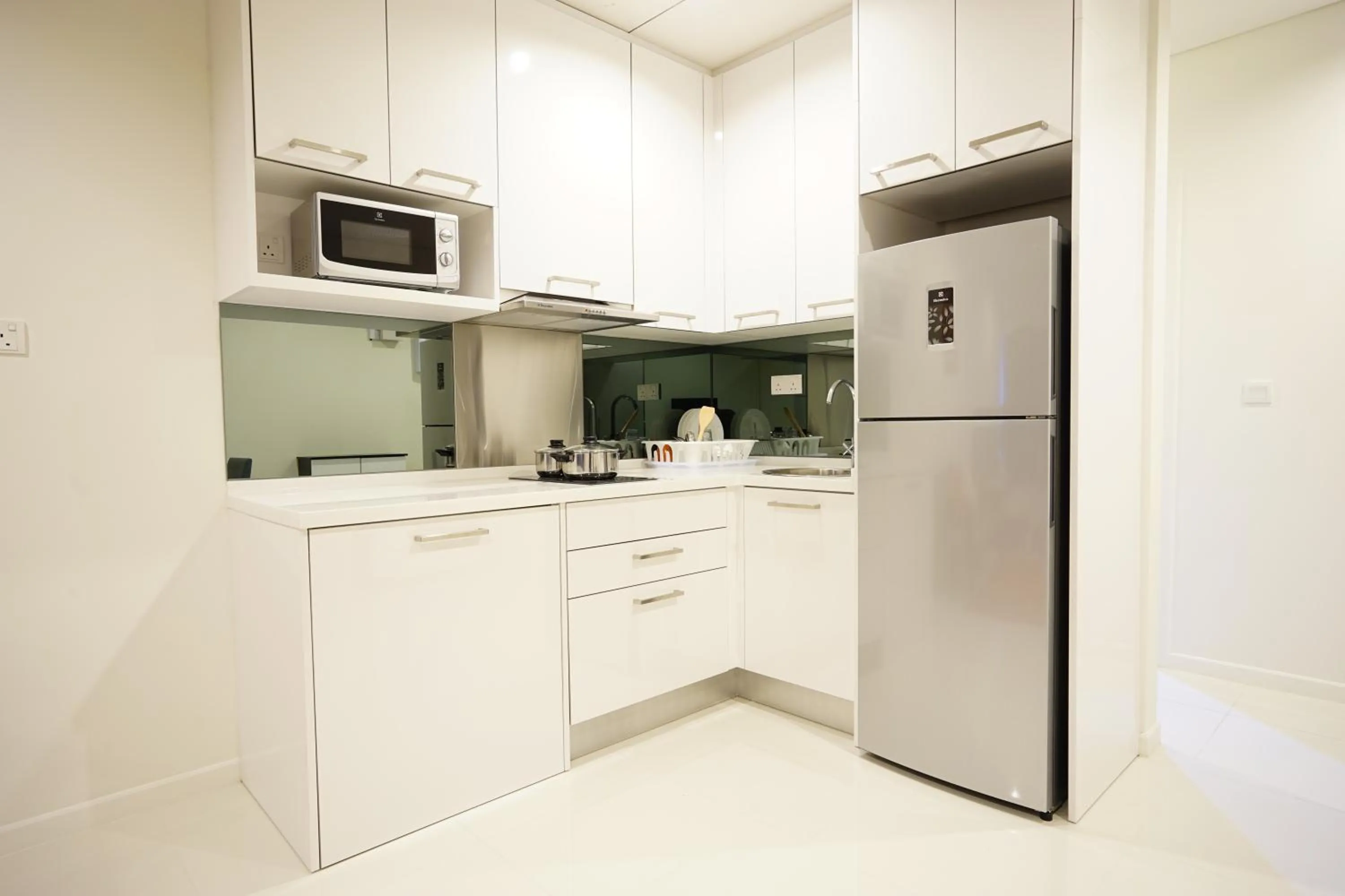 Day use Max 6 Hours between 8AM to 3PM in Summer Suites Residences by Subhome