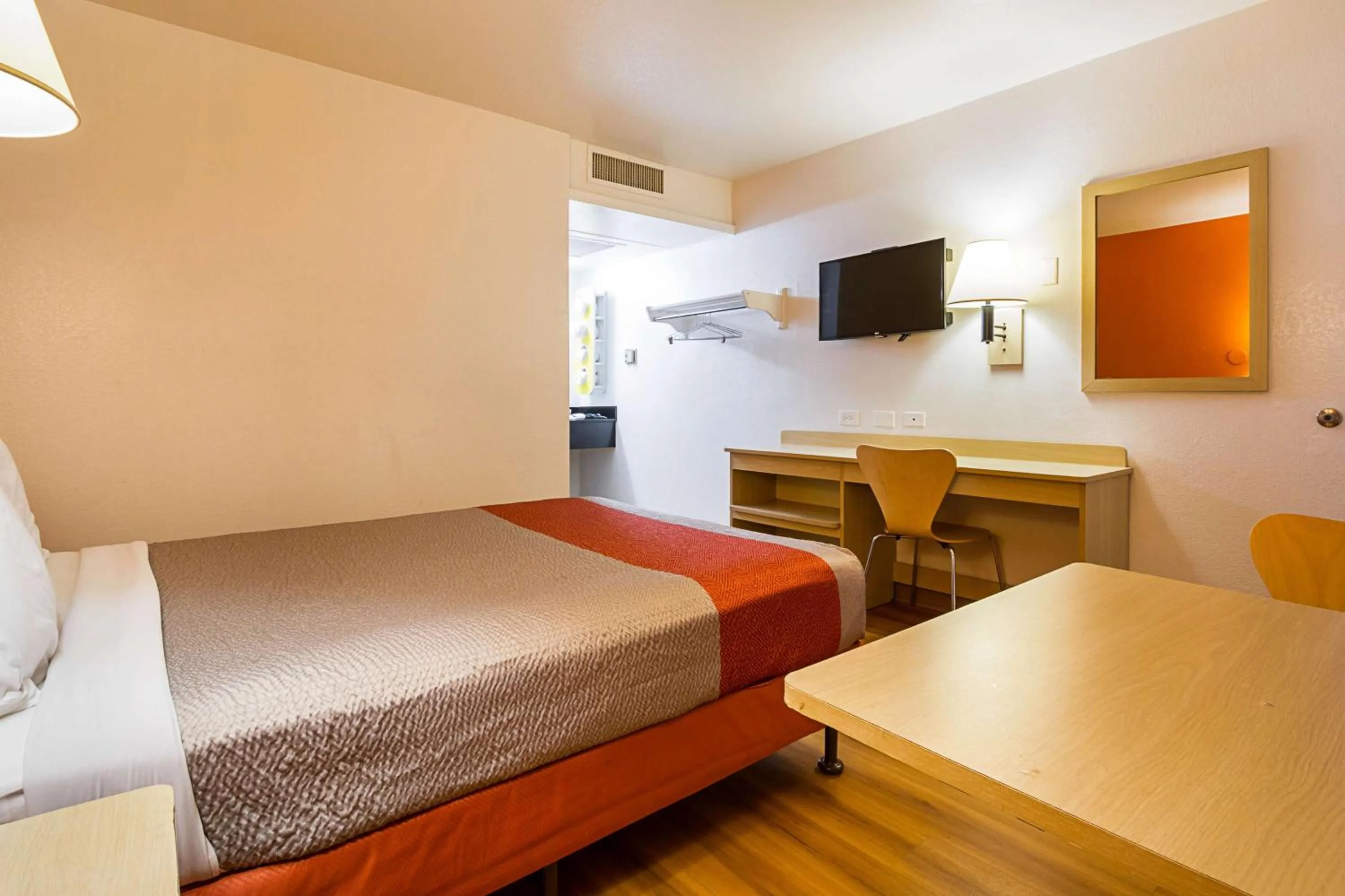 Deluxe Queen Room in Motel 6 Mesa North