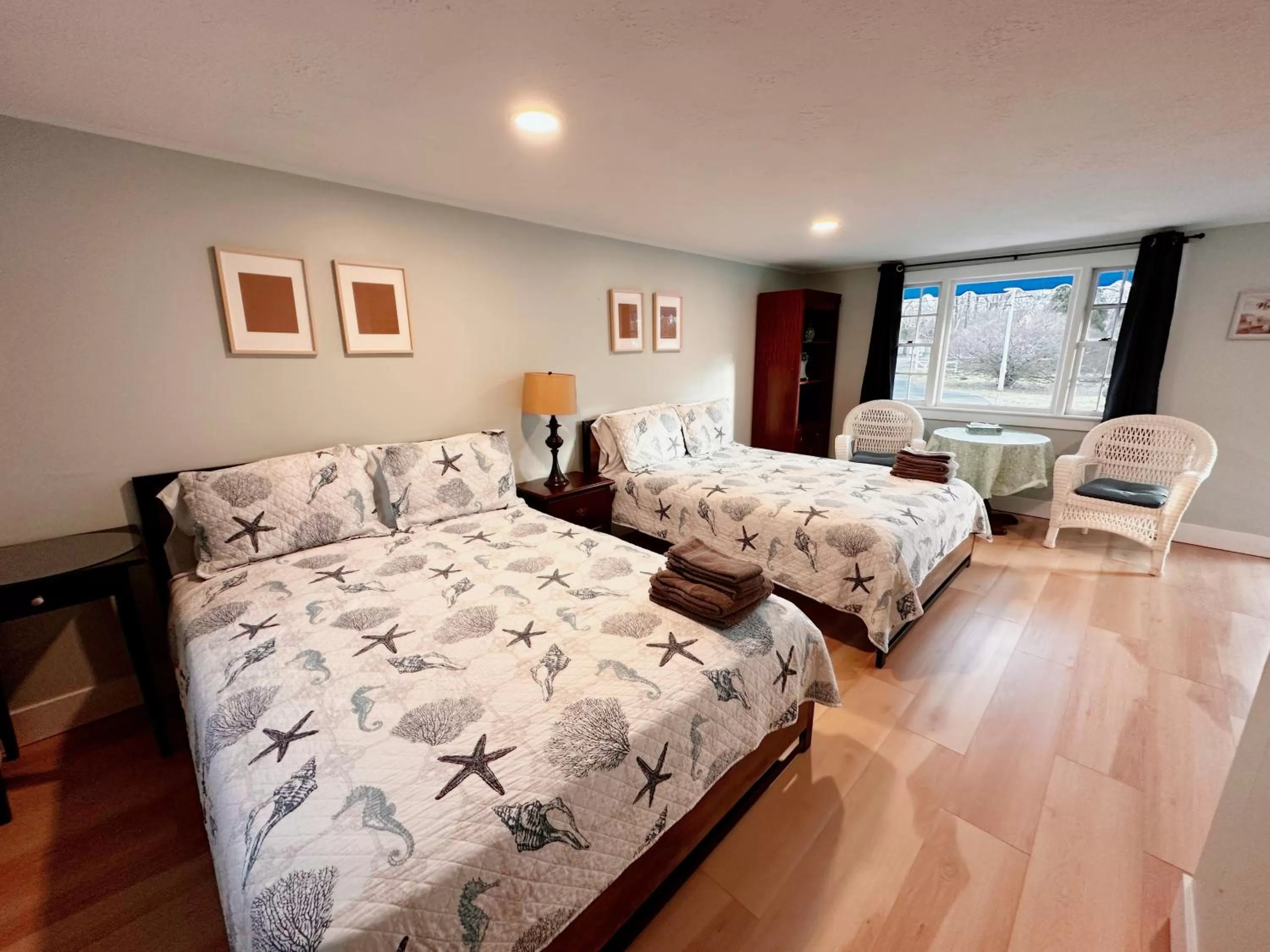 Large Double Room in Sandy Neck Motel