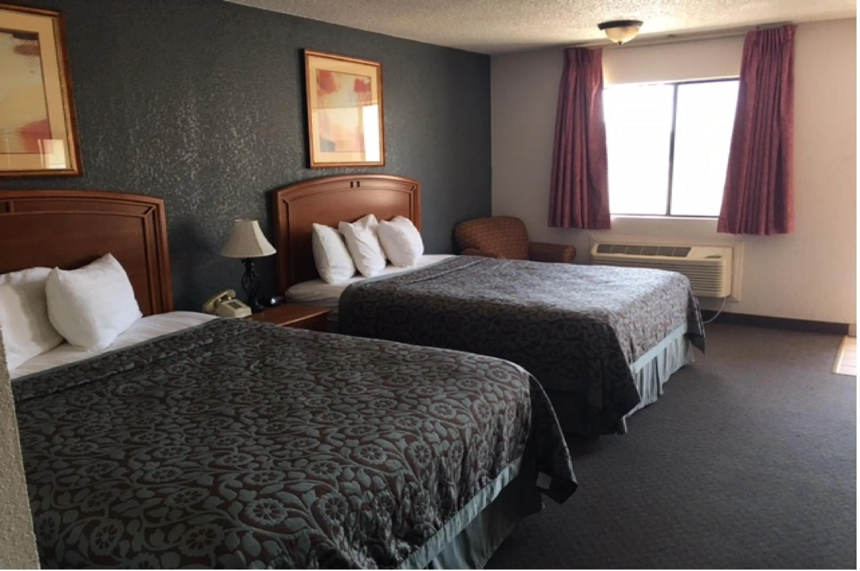 Standard Queen Room in Hebbronville Executive Inn