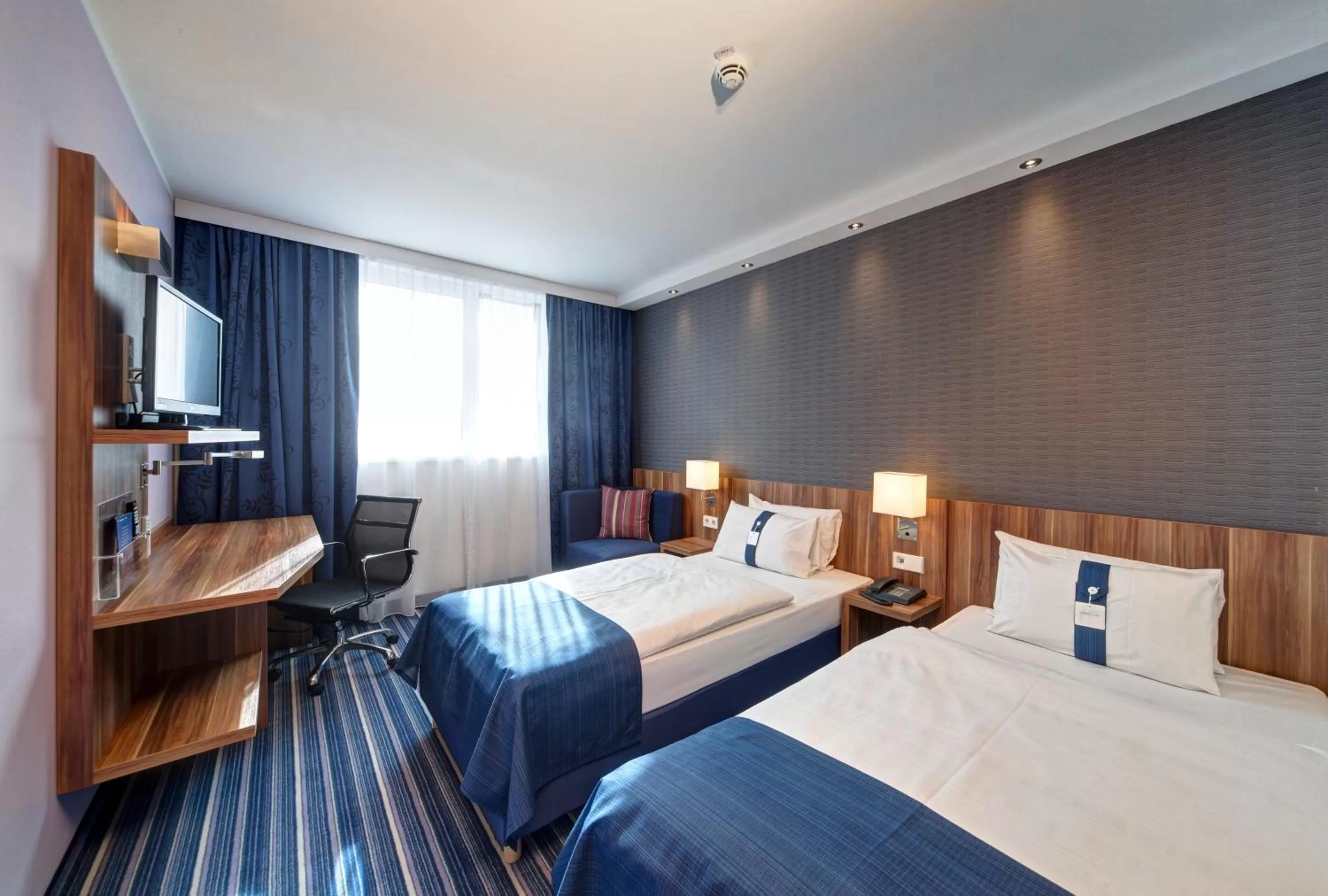 Standard Twin Room with Courtyard View in Holiday Inn Express Augsburg by IHG