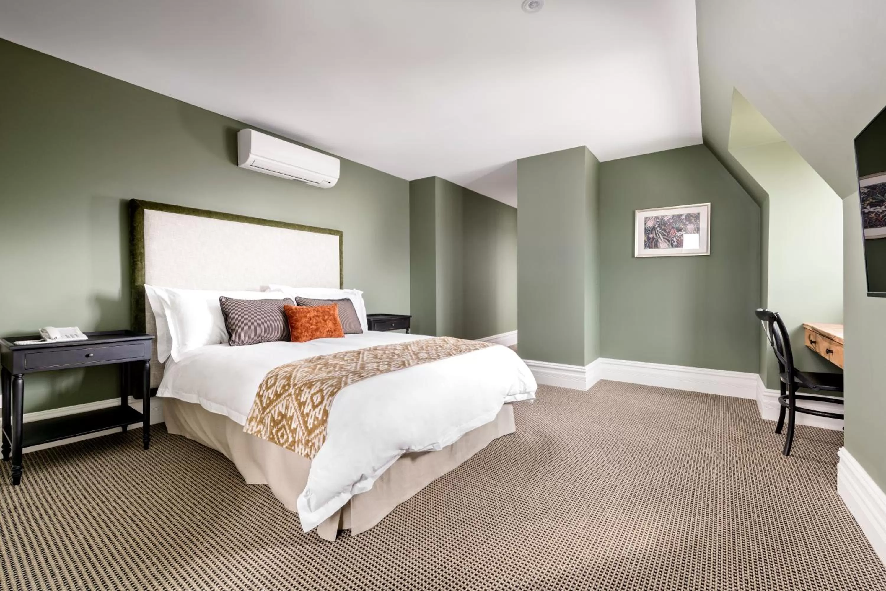 Deluxe Queen Room in The National Hotel