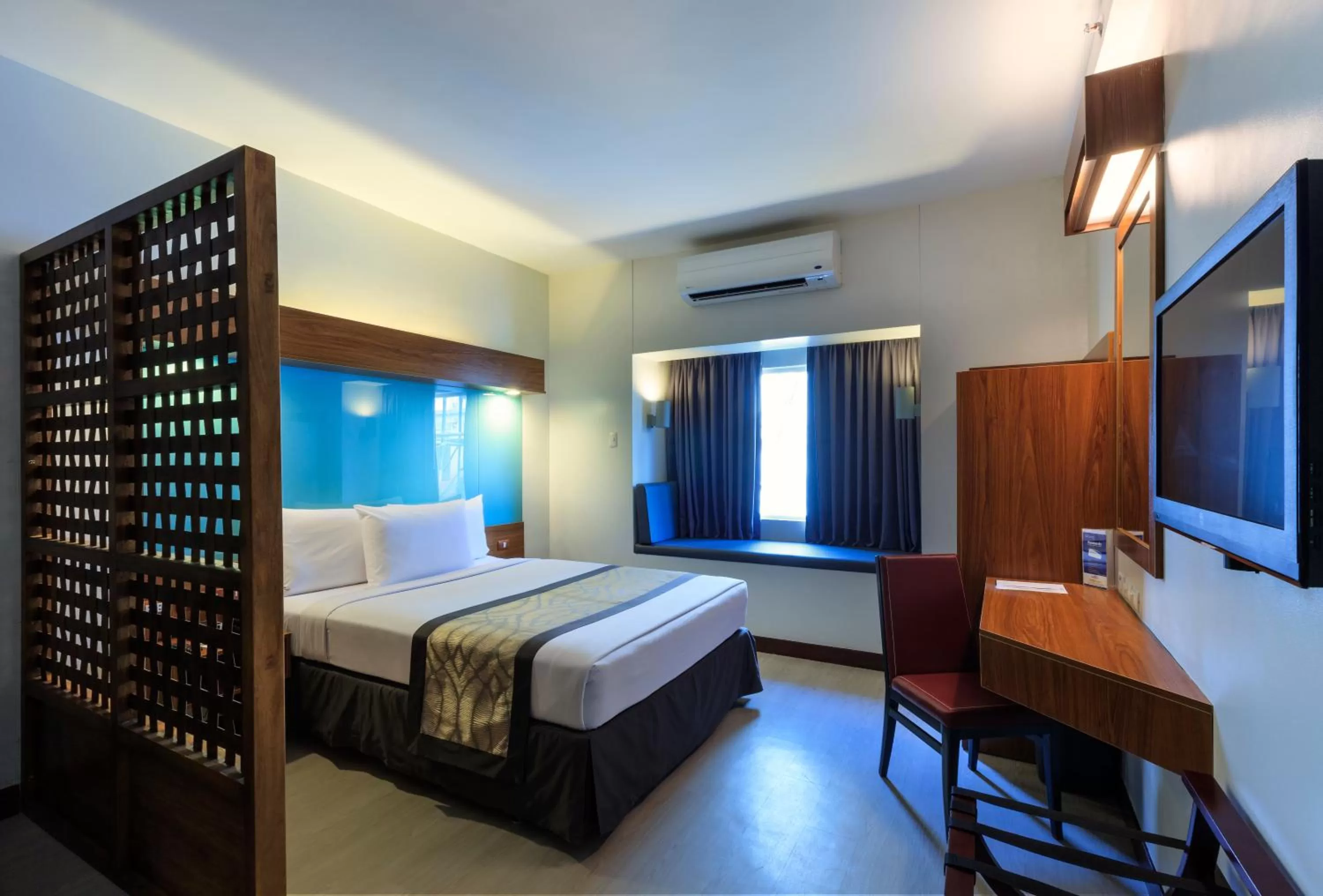1 Queen Bed Suite in Microtel by Wyndham UP Technohub