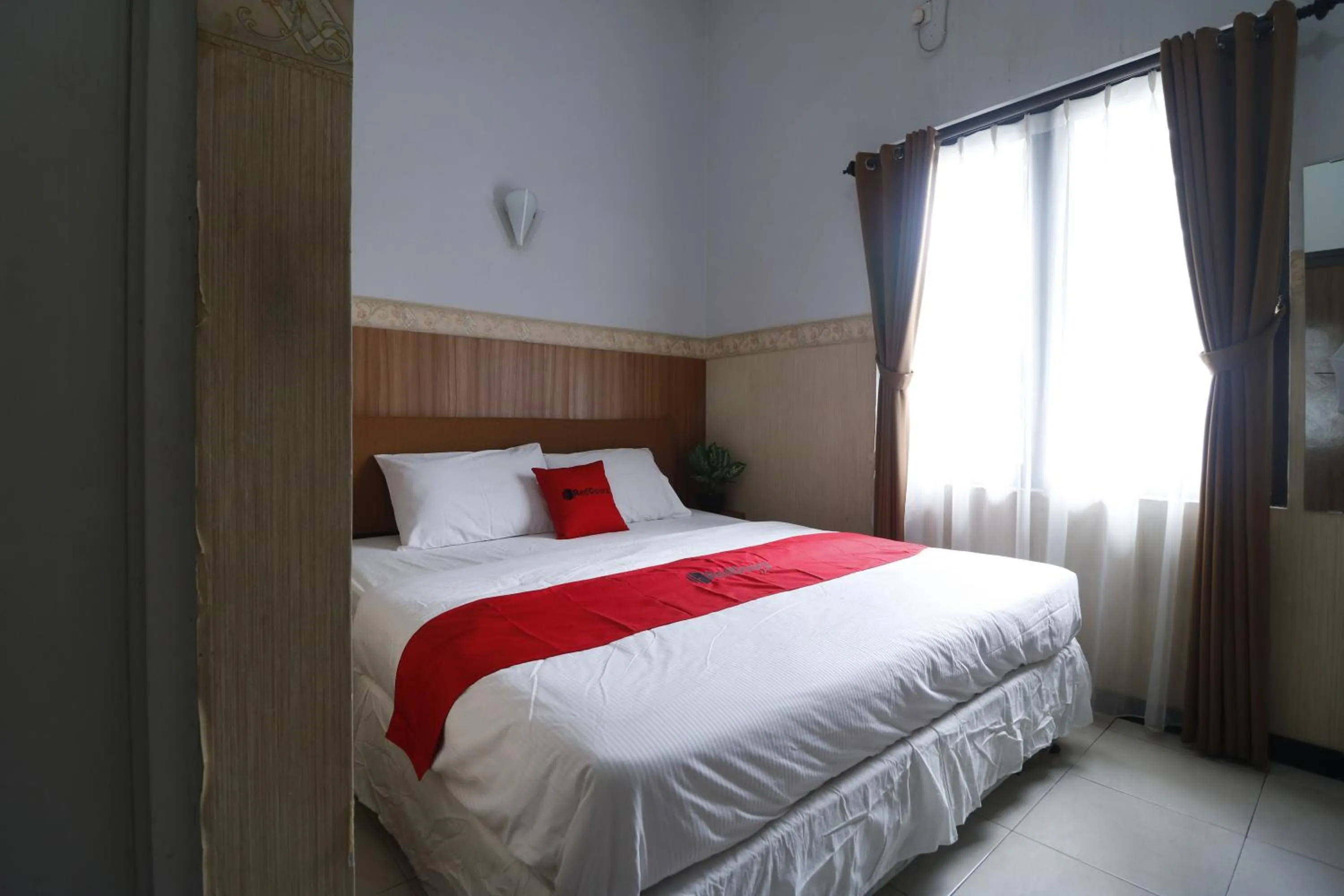 Double Room in RedDoorz Plus near Undip Tembalang