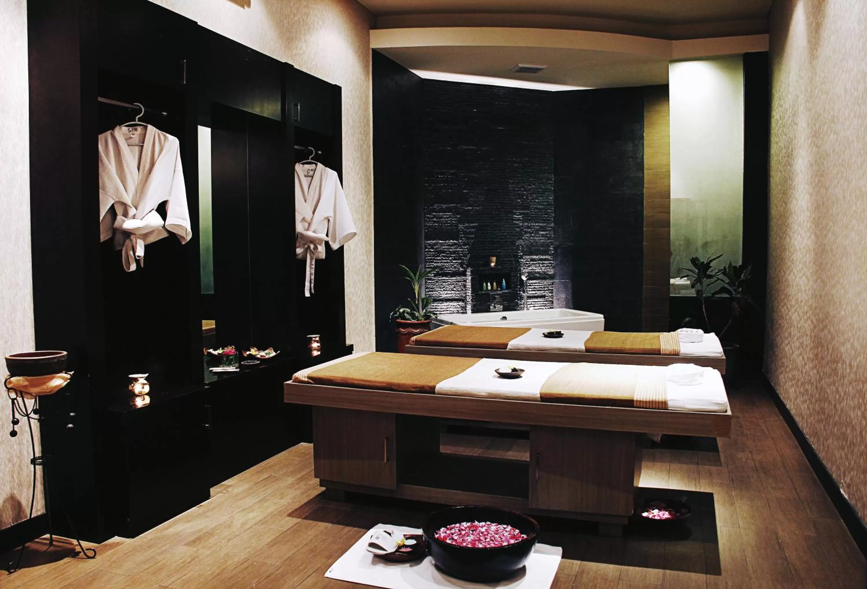 Massage, Bed in Java Paragon Hotel & Residences