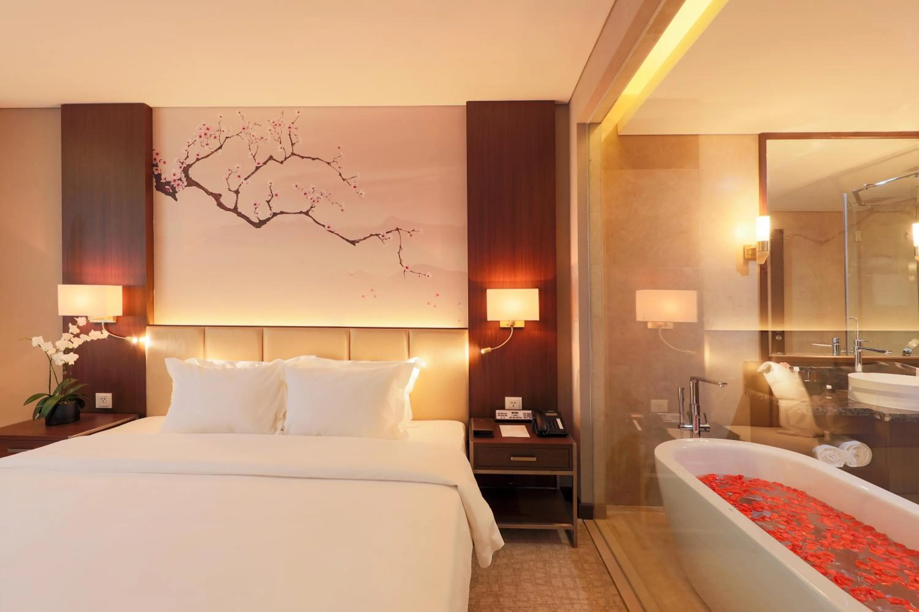 Deluxe Double Room in Grand Vista Hanoi