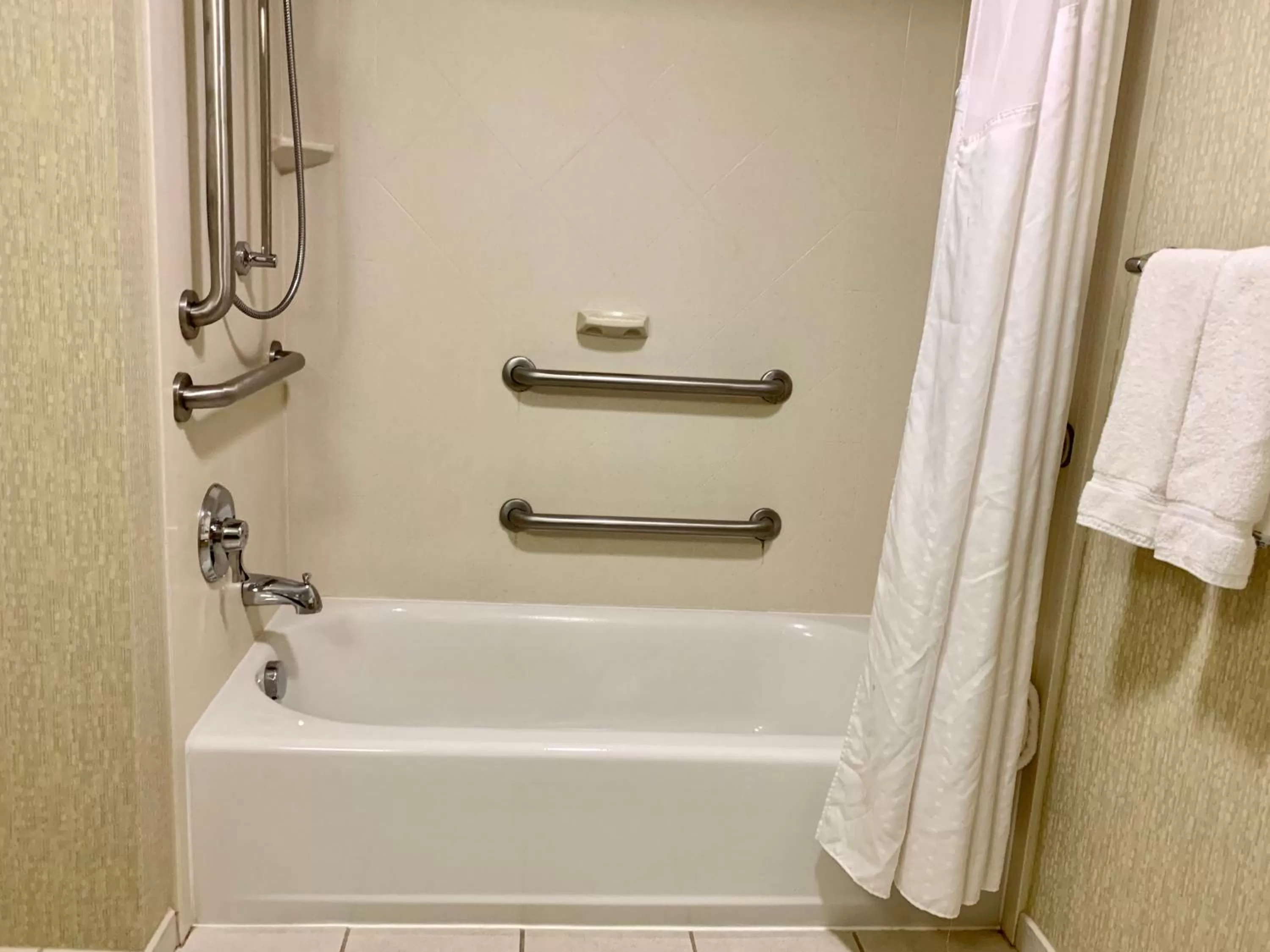 2 Queen Ocean View with accessible bathtub in Holiday Inn & Suites Virginia Beach - North Beach by IHG