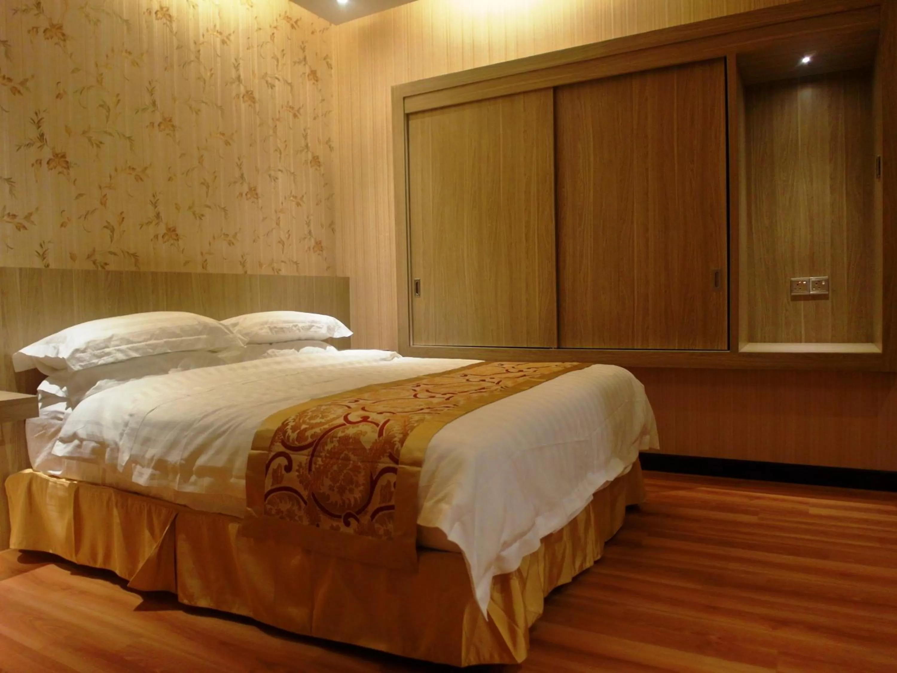 Deluxe Queen Room in Mandarin Hotel Kota Kinabalu