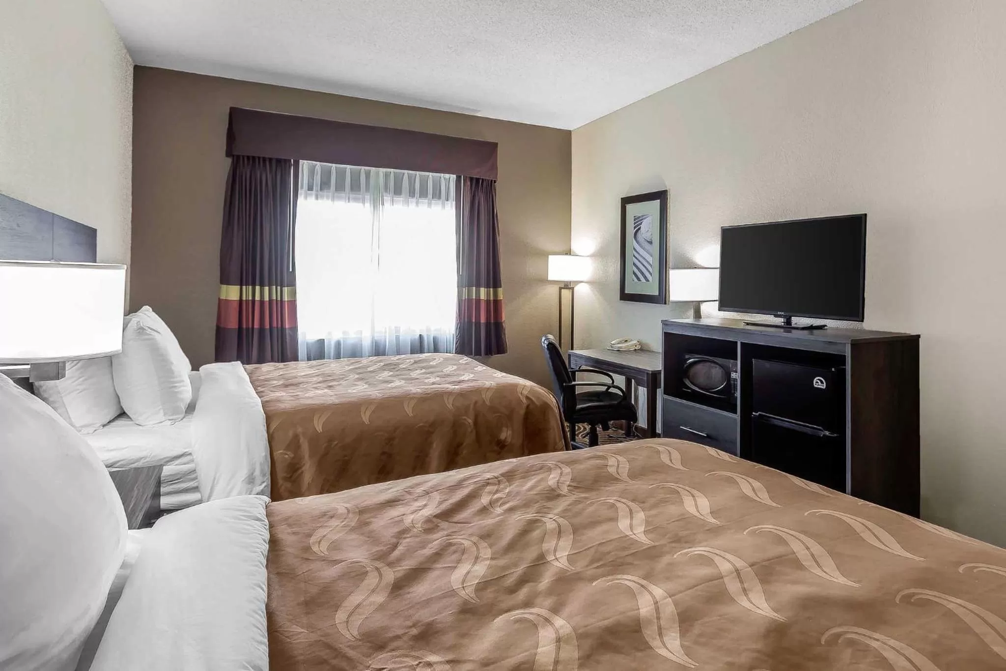 Bed in Quality Inn & Suites Salisbury South
