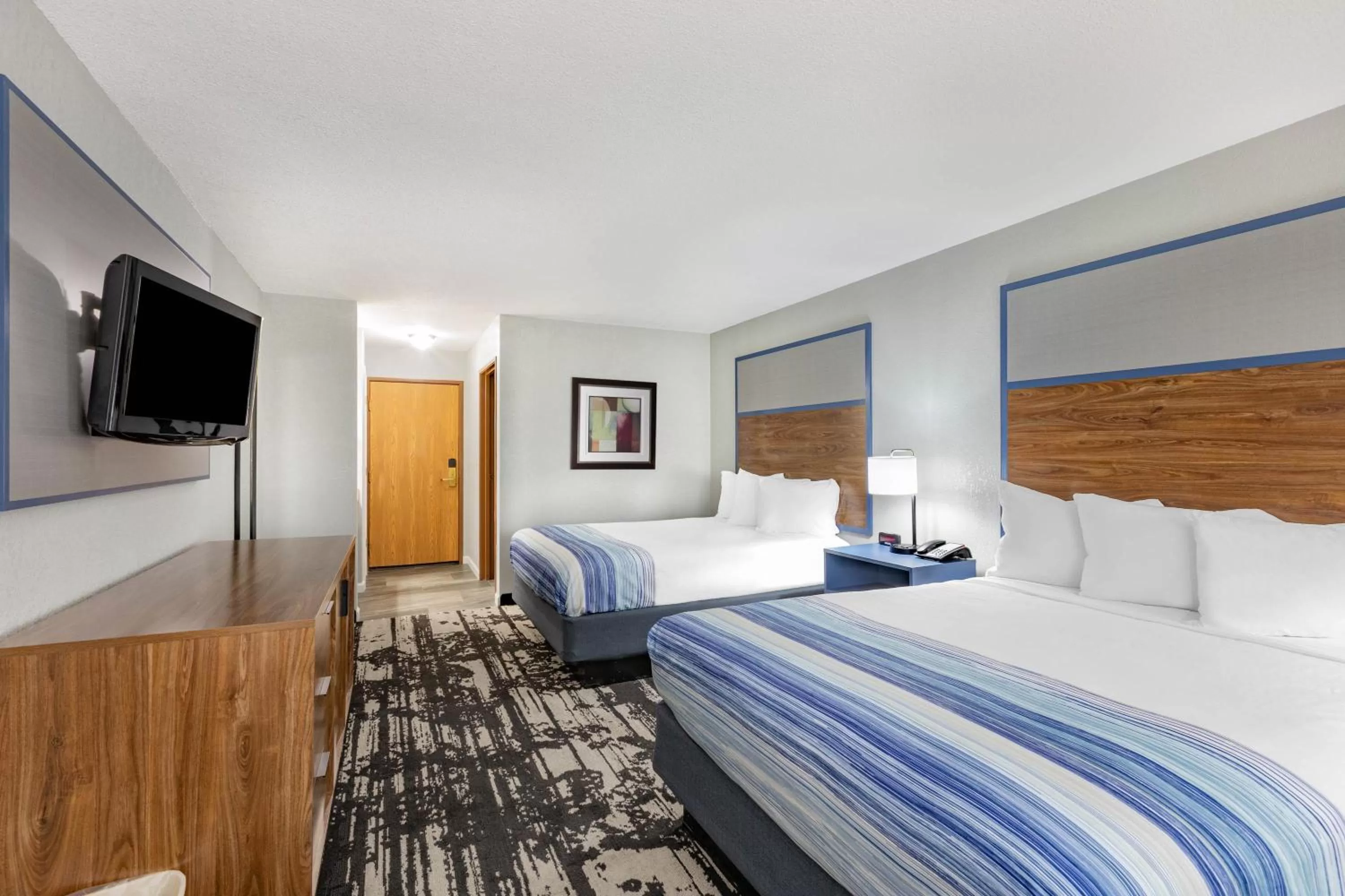 Deluxe Queen Room - Mobility Access/Non-Smoking in AmericInn by Wyndham Pella