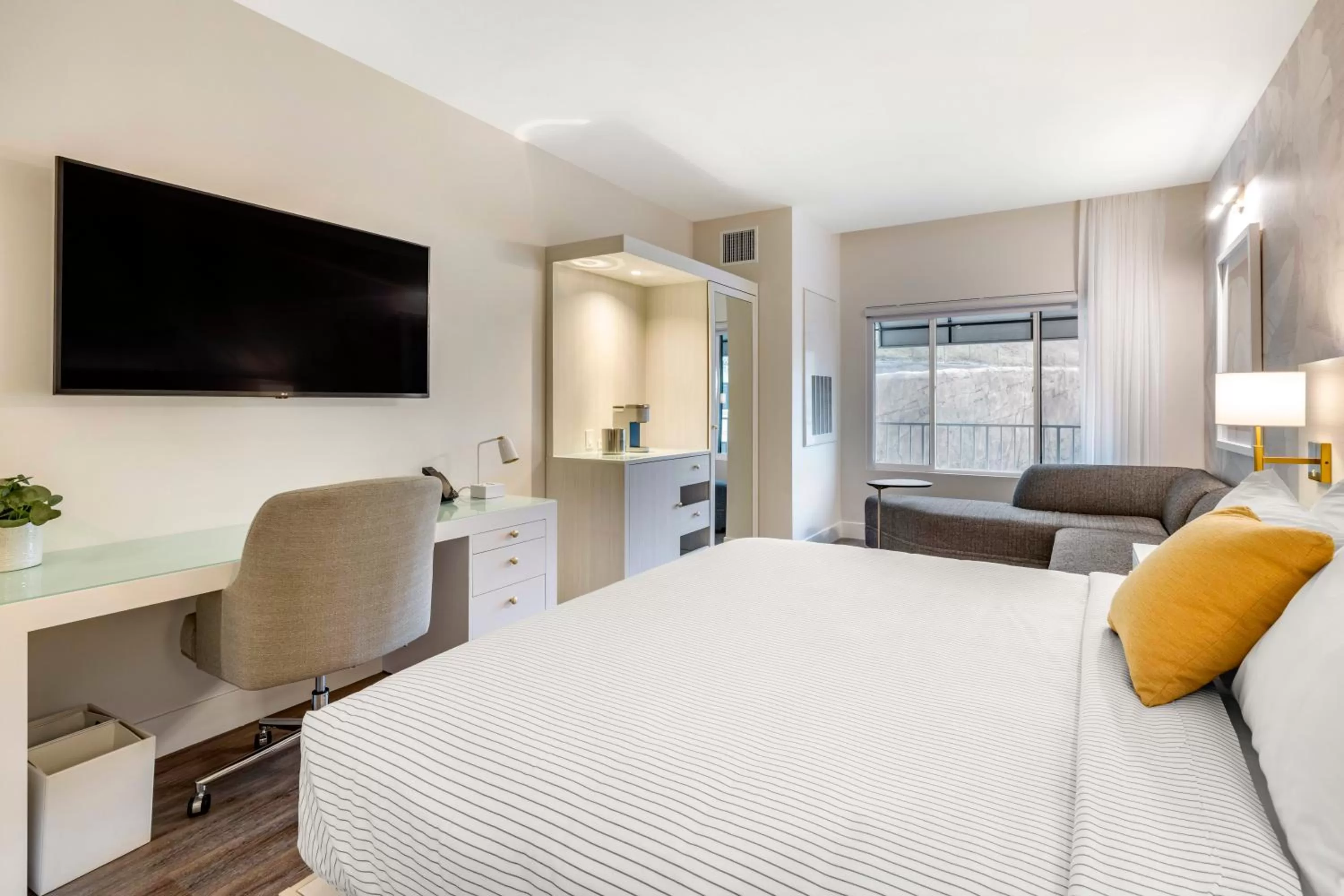 Standard King Room - Non Smoking in Cambria Hotel Calabasas