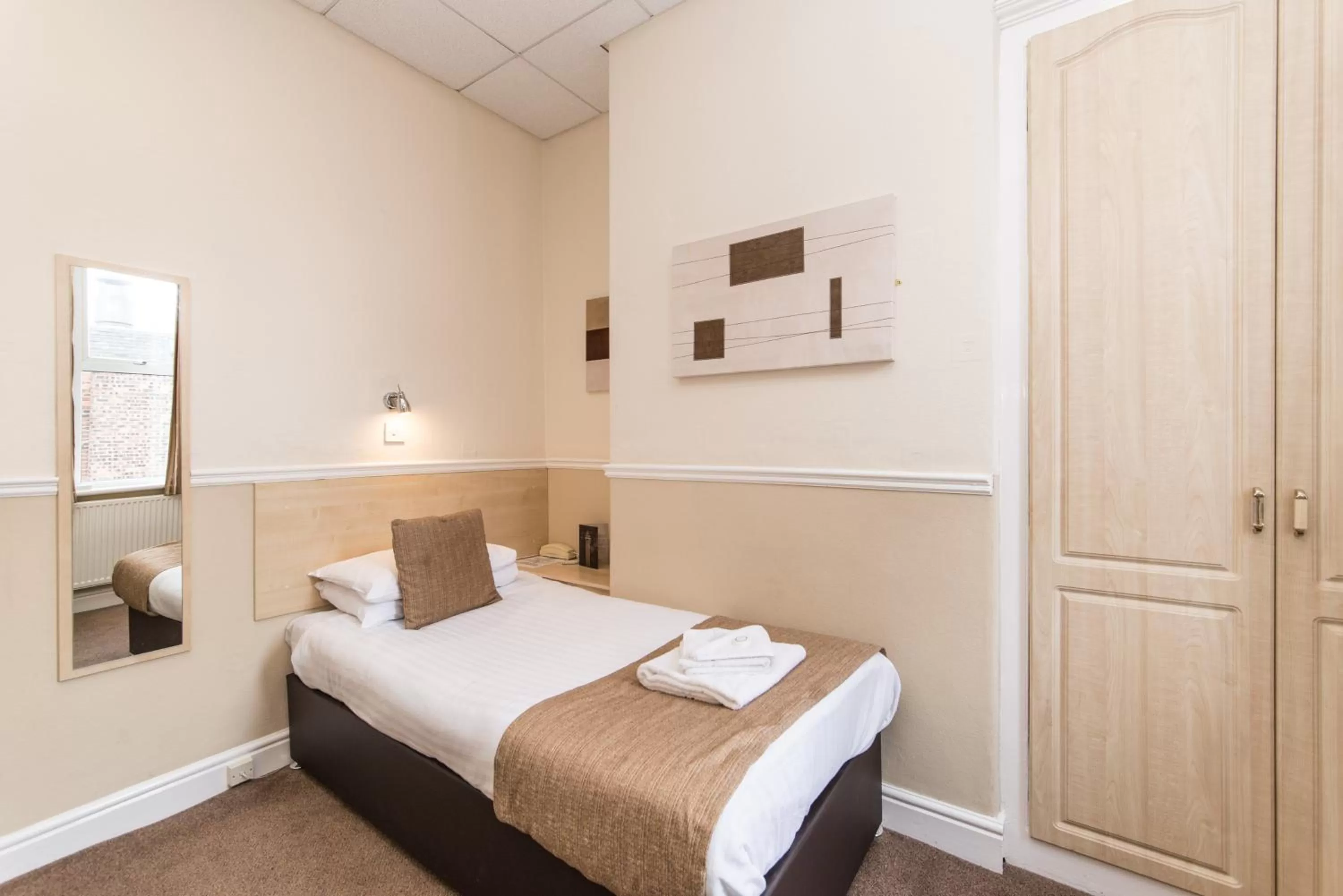 Single Room in Osborne Hotel