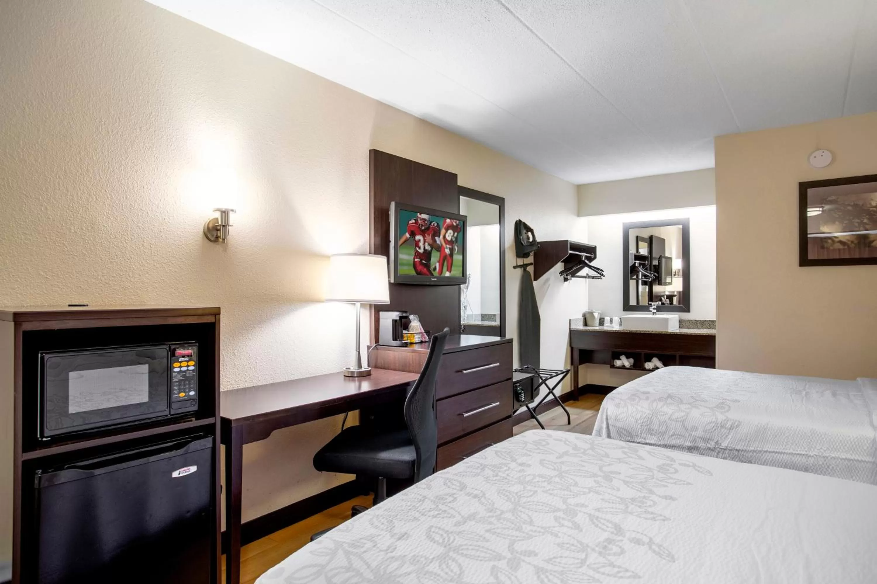 Deluxe Room with Two Double Beds Smoke Free in Red Roof Inn PLUS+ Secaucus - Meadowlands