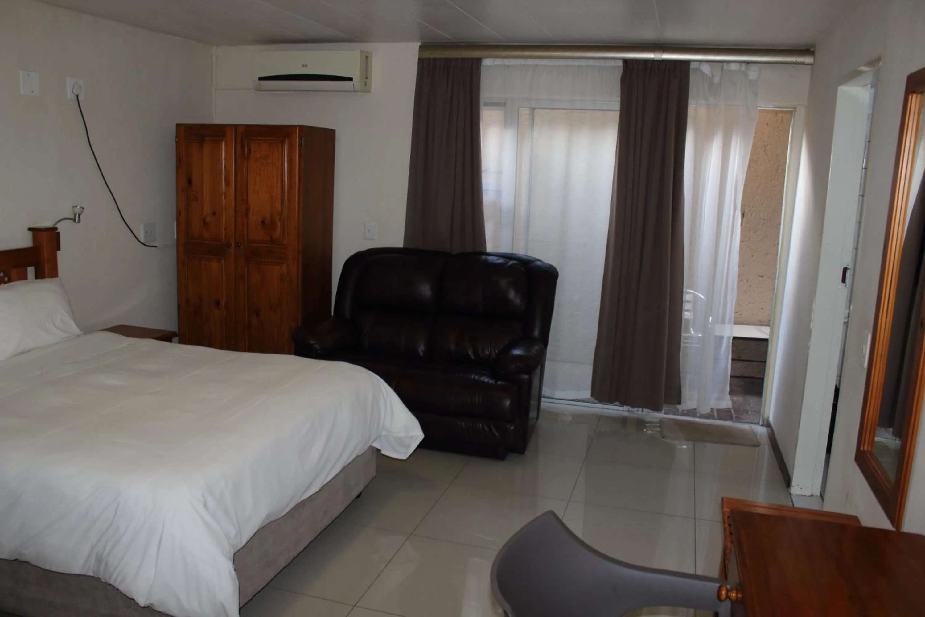 Comfort Twin Room in Purple Olive Guest House