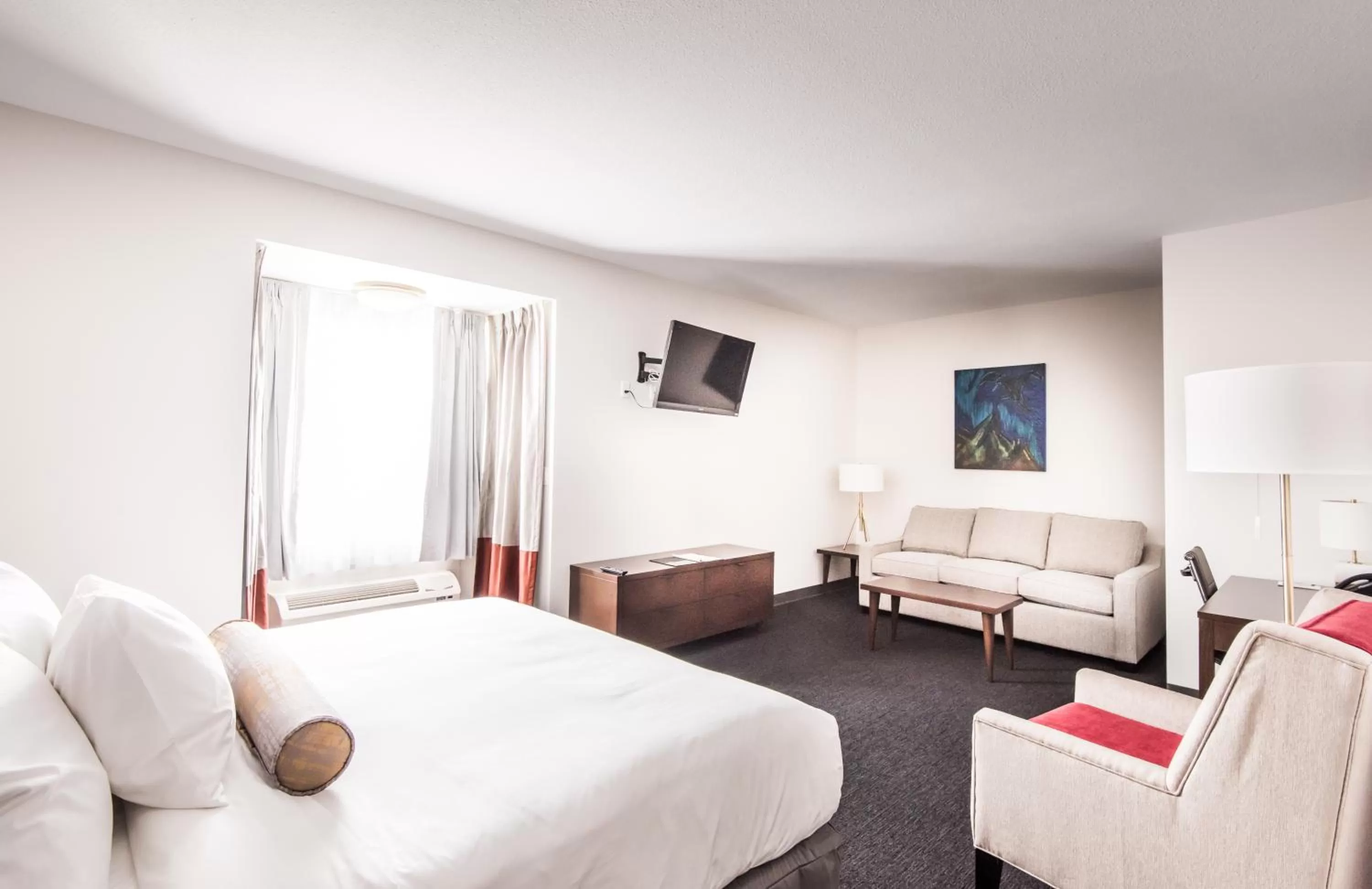 One-Bedroom Suite in Edgewater Hotel