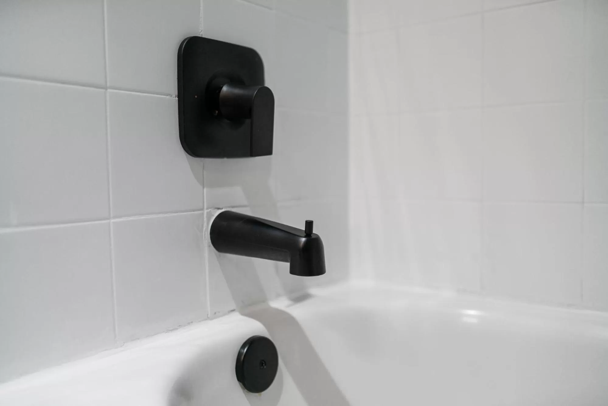 Queen Room - Disability Access/Non-Smoking in Garibaldi Inn at the Bay